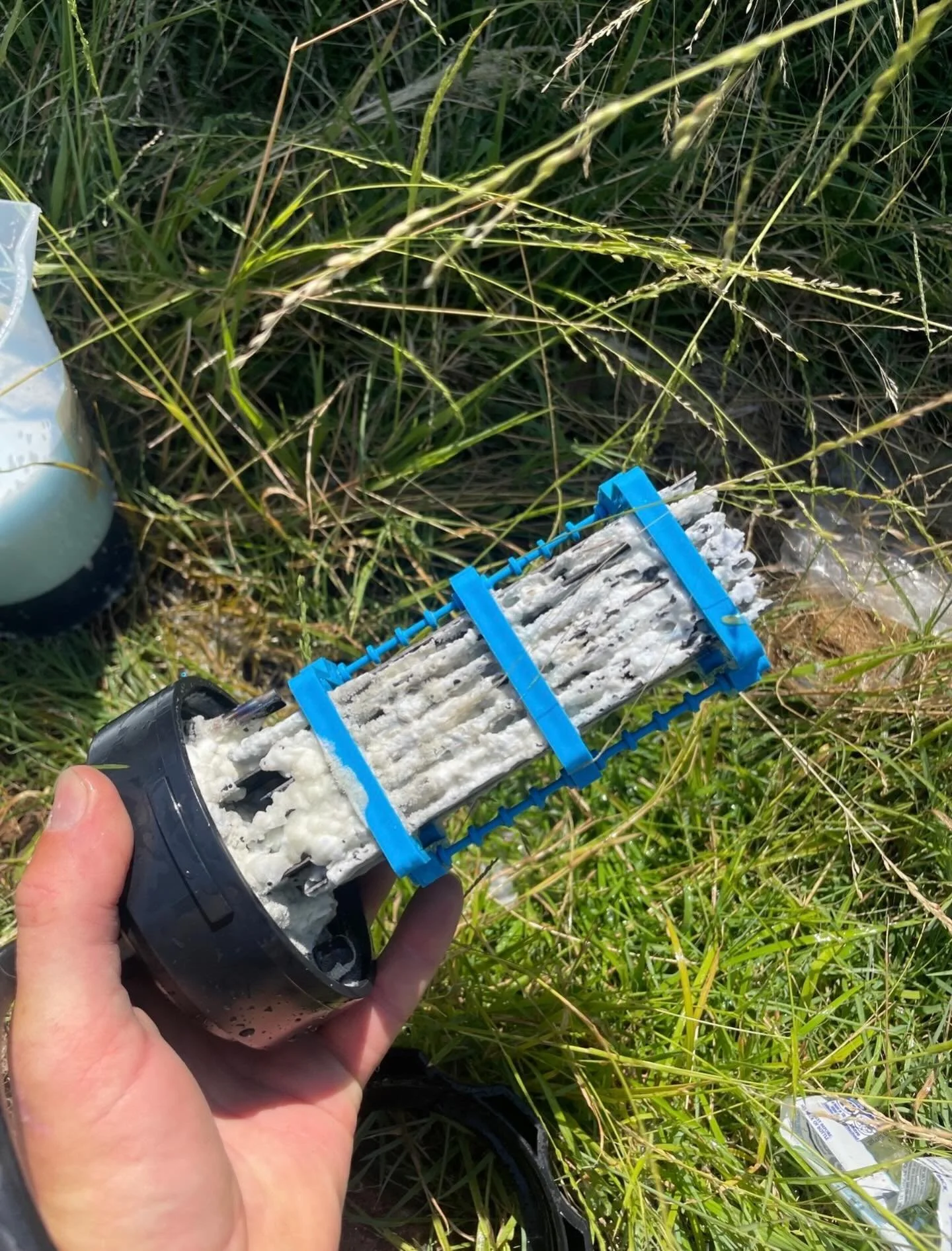 💡Did You Know? 

A calcified chlorinator cell can stop producing chlorine even though your system is still running?

High calcium levels and unbalanced water cause scale to form, which means less chlorine, cloudy water and algae take over.
 
Regular