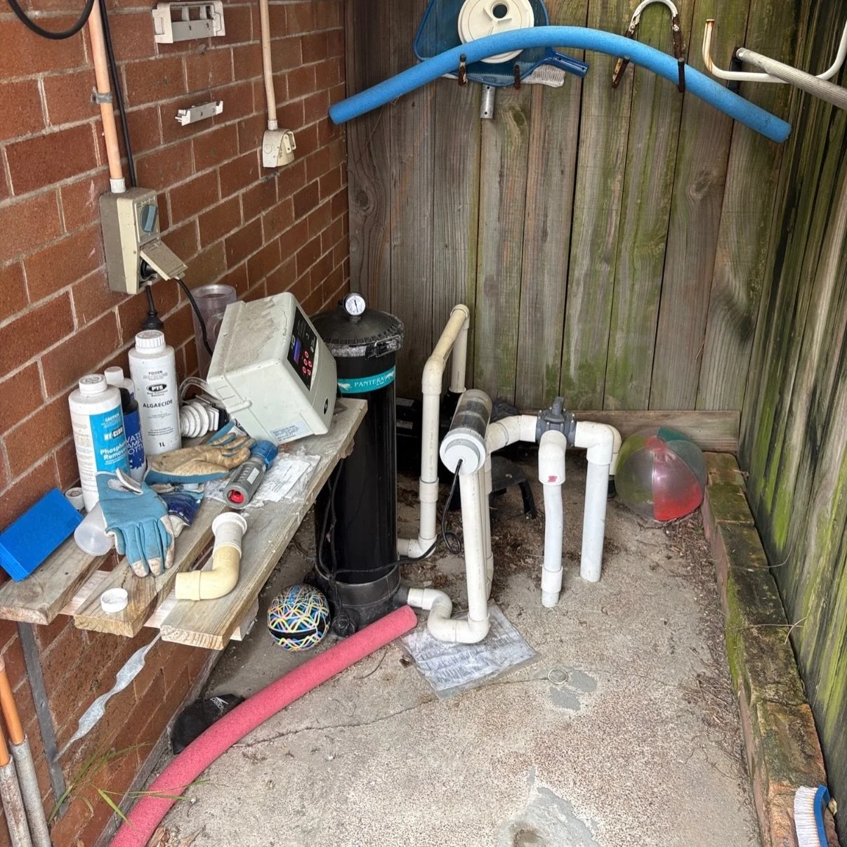 Filter upgrade complete ✅ 

Swipe for After ➡️

We replaced this cartridge filter with a sand filter, giving the owner a simpler, lower-maintenance filtration system and crystal-clear water.

Sometimes the right equipment upgrade makes all the differ