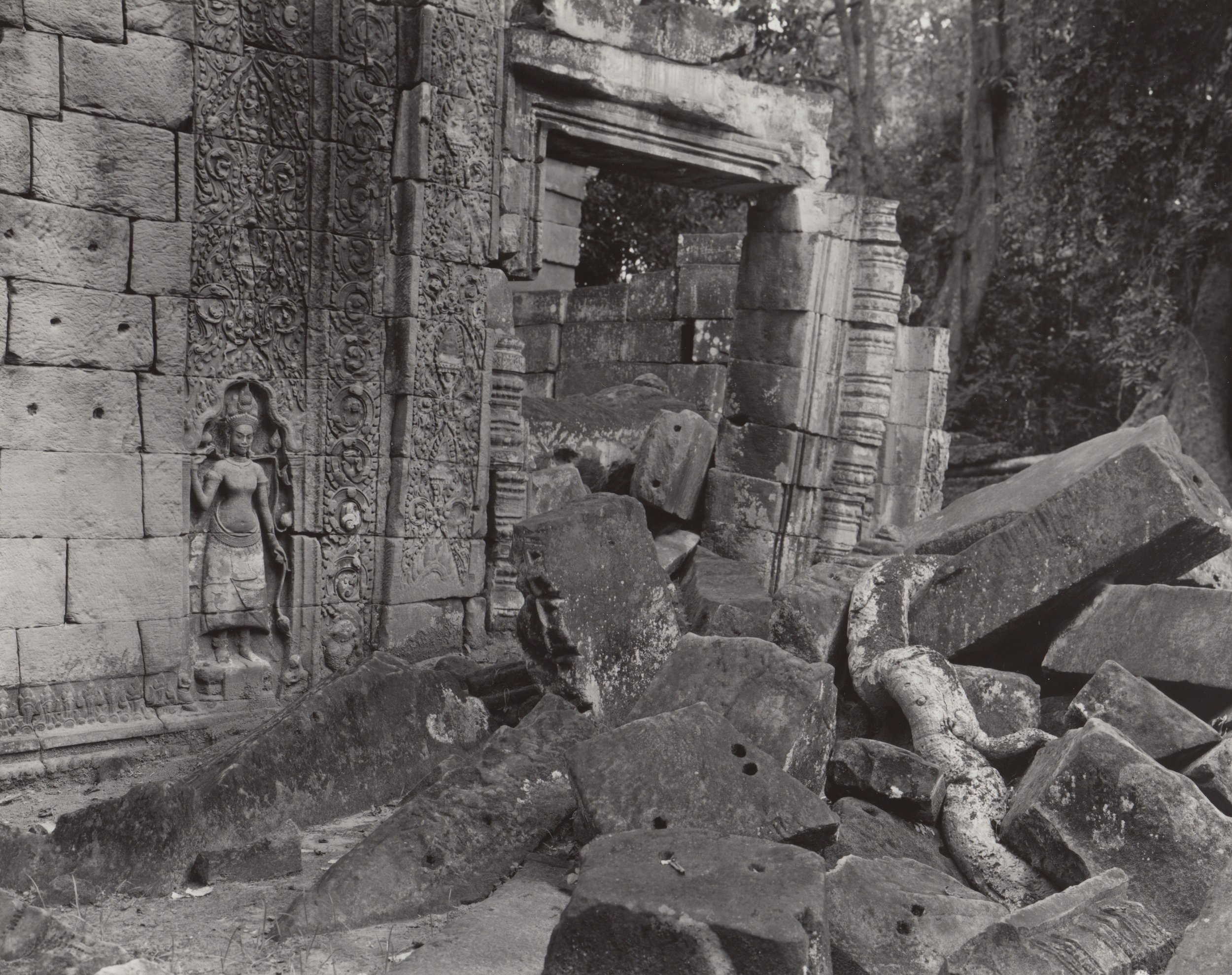 Apsara among the ruins