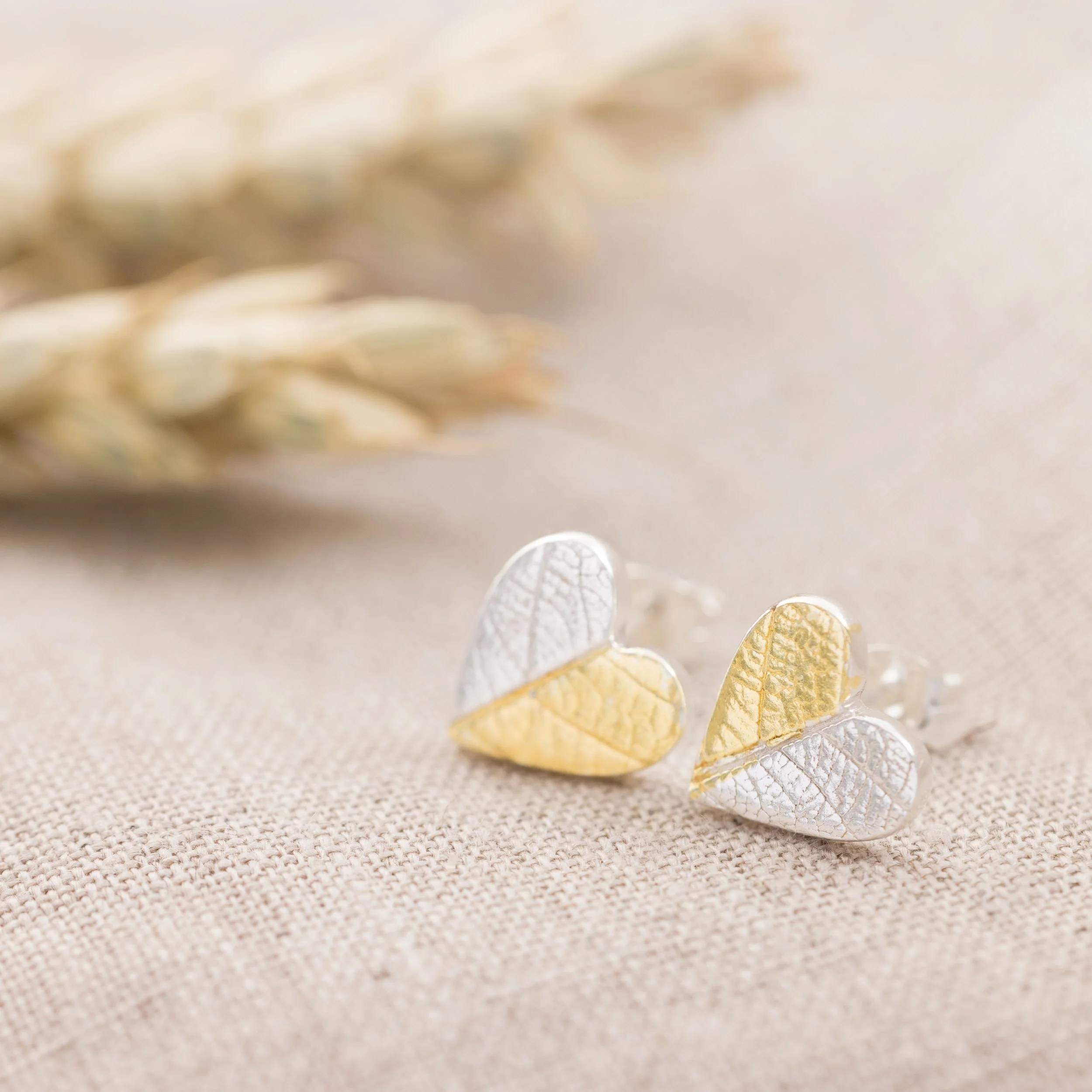 Keum-Boo-Heart-Leaf-Stud-Earrings-Medium-2-010-w.jpg