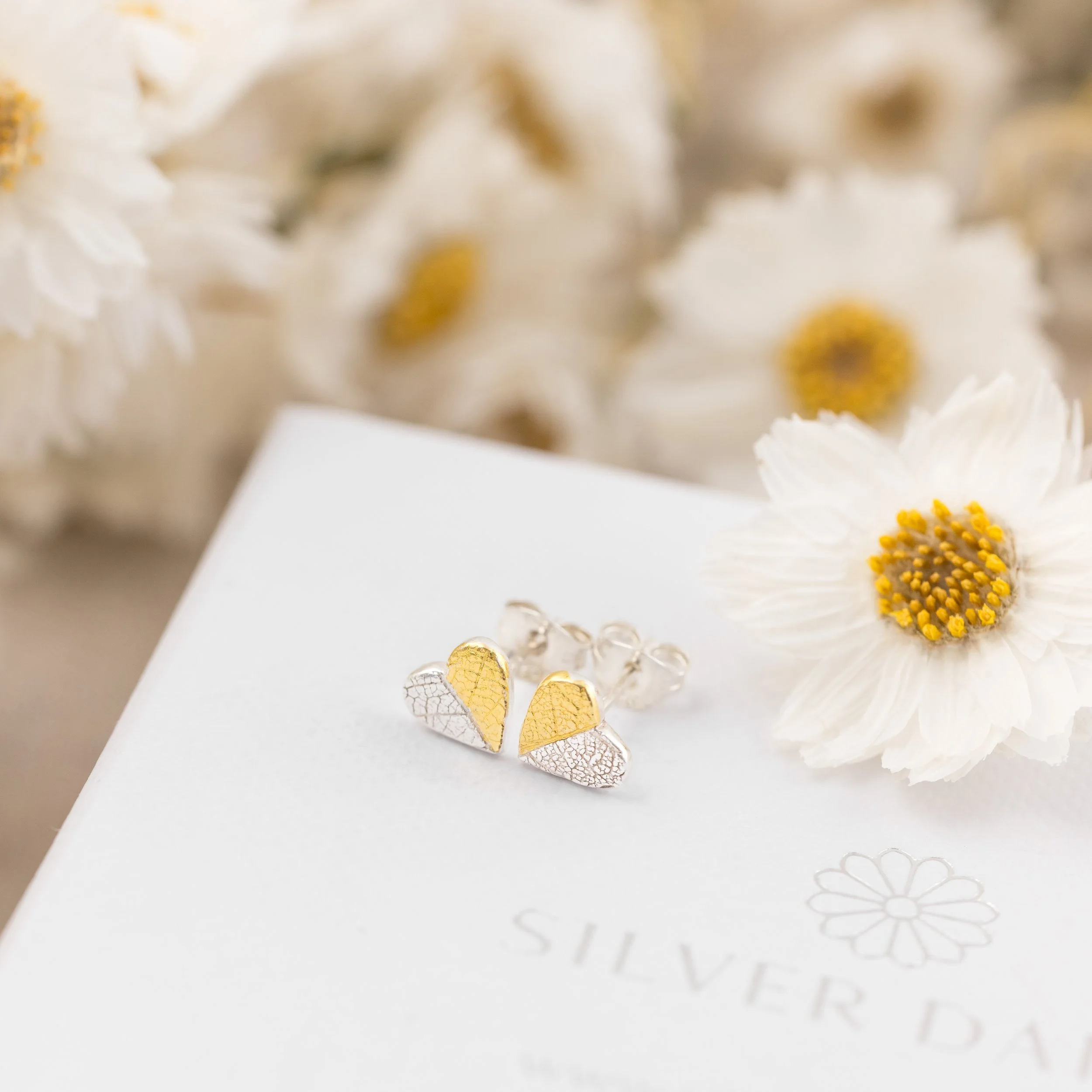Keum-Boo-Heart-Leaf-Stud-Earrings-Mini-2-002-w.jpg