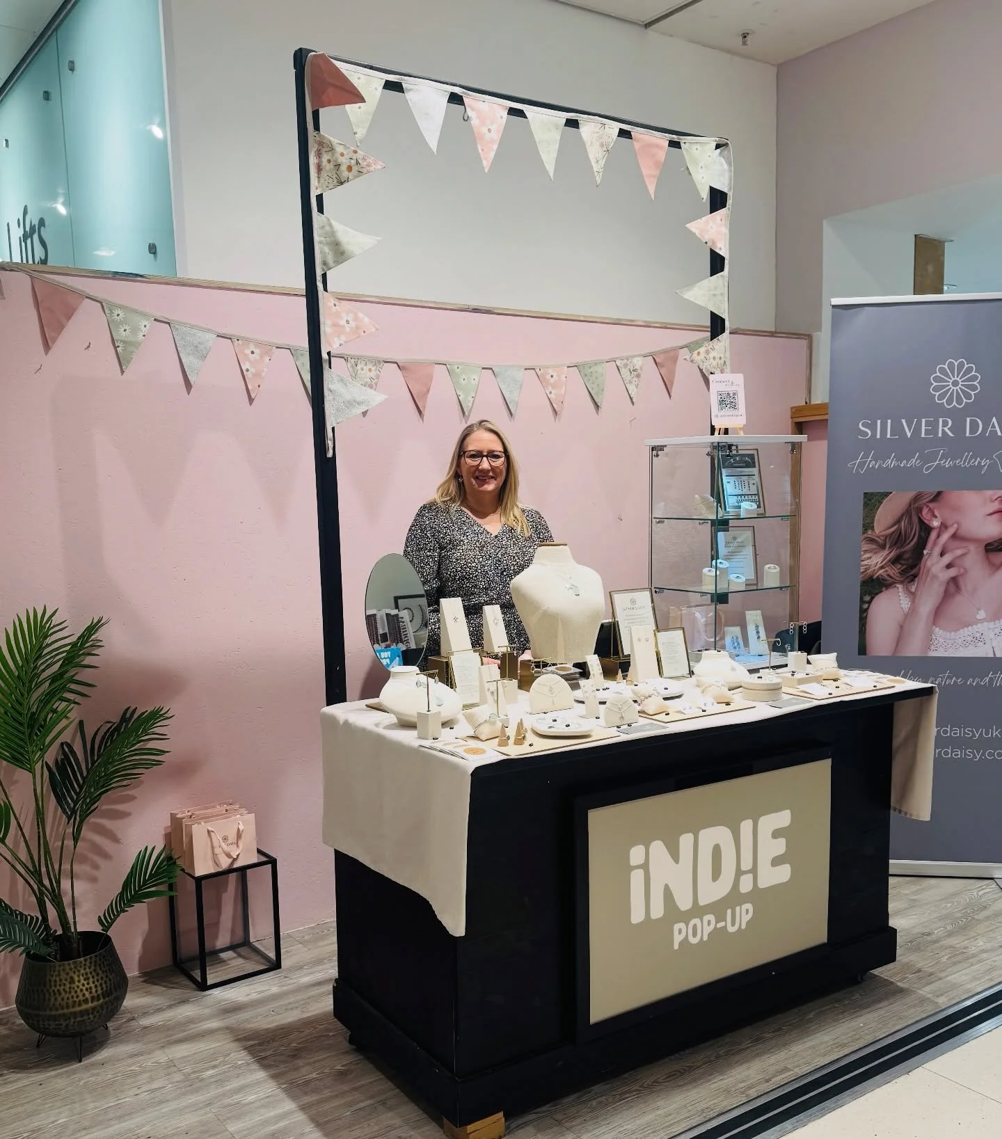 We&rsquo;re here in @johnlewis_cambridge all week with beautiful handmade jewellery by @silverdaisyuk. 

Come along and have a browse. All handcrafted solid silver and 9ct gold jewellery. Inspired by nature and the coast. Simple, elegant and suitable