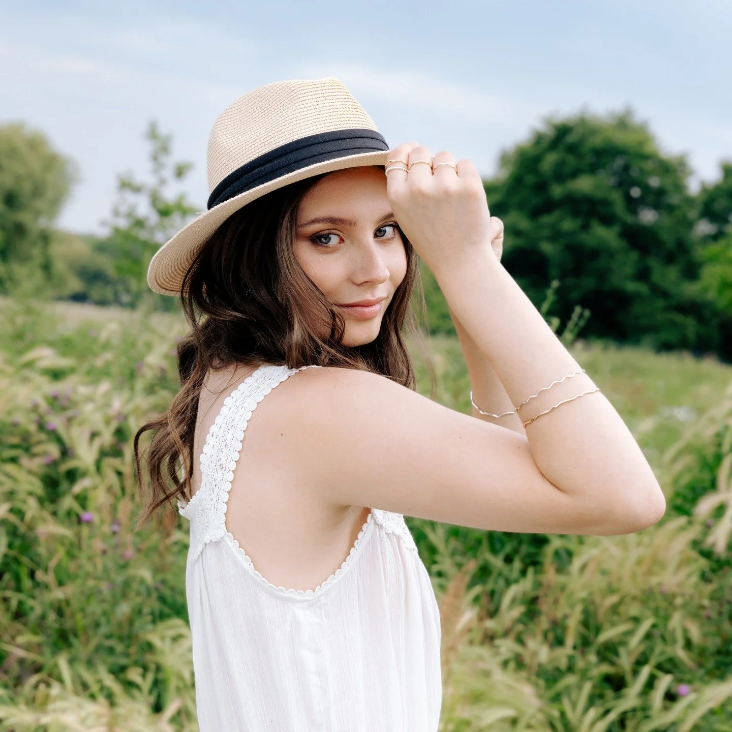 Looks like summer is arriving this weekend ☀️

With all the sunshine and warmer days ahead, it feels like the right time to bring out those easy everyday pieces again &mdash; simple jewellery that works with linen shirts, bare arms, and spontaneous p