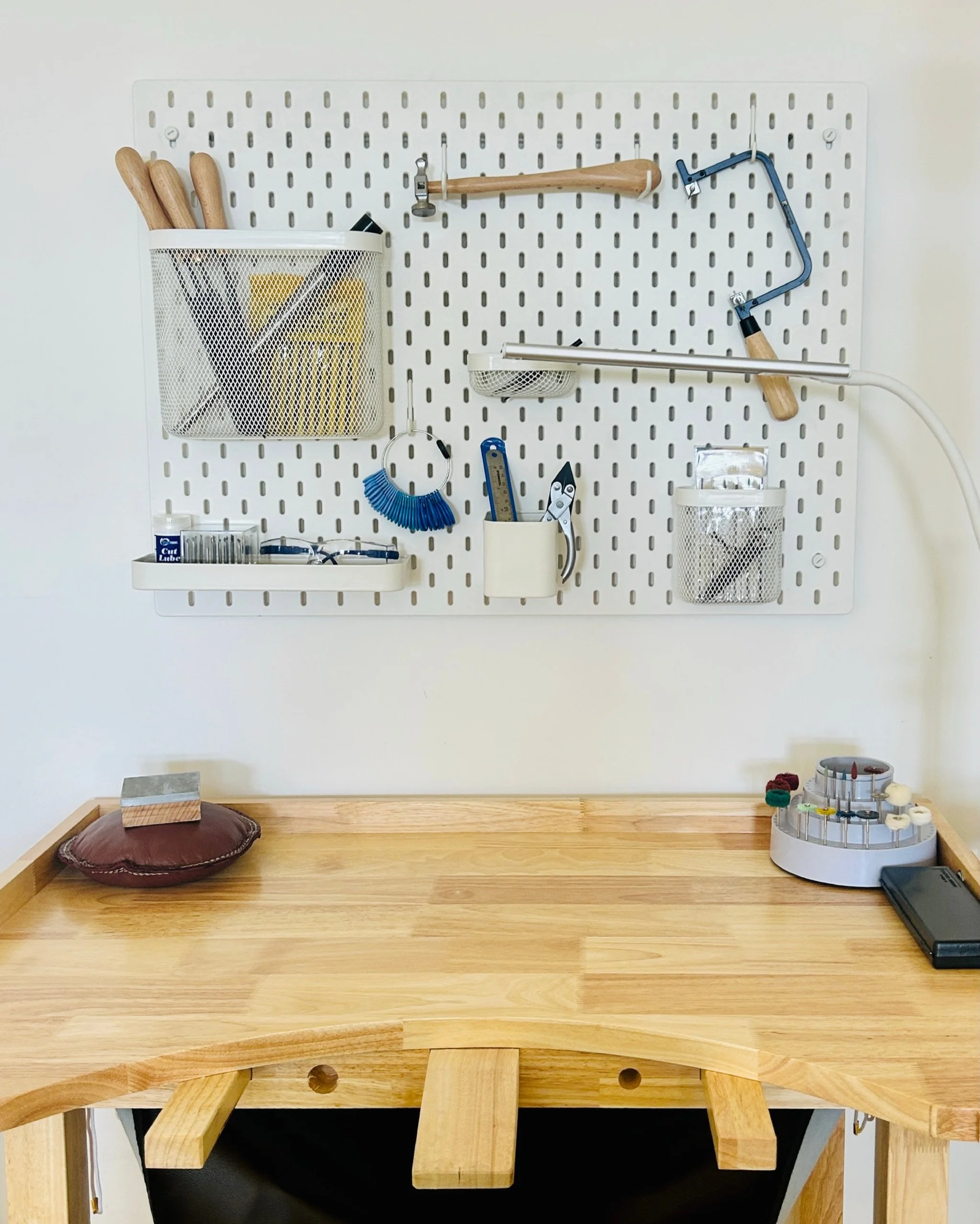 ✨ NEW FOR SEPTEMBER &mdash; 8-WEEK SILVERSMITHING COURSE ✨

Have you ever wanted to learn how to make your own jewellery from scratch?

This September, I&rsquo;m launching a brand-new 8-Week Beginner Silversmithing Course at the Silver Daisy Jeweller