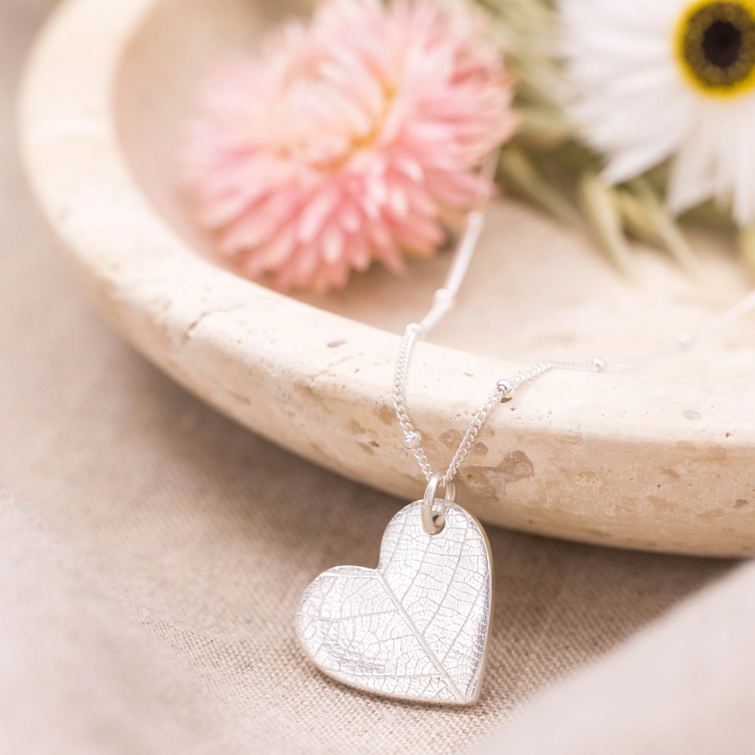 Silver-Heart-Leaf-Pendant-Necklace-Large-015-w.jpg