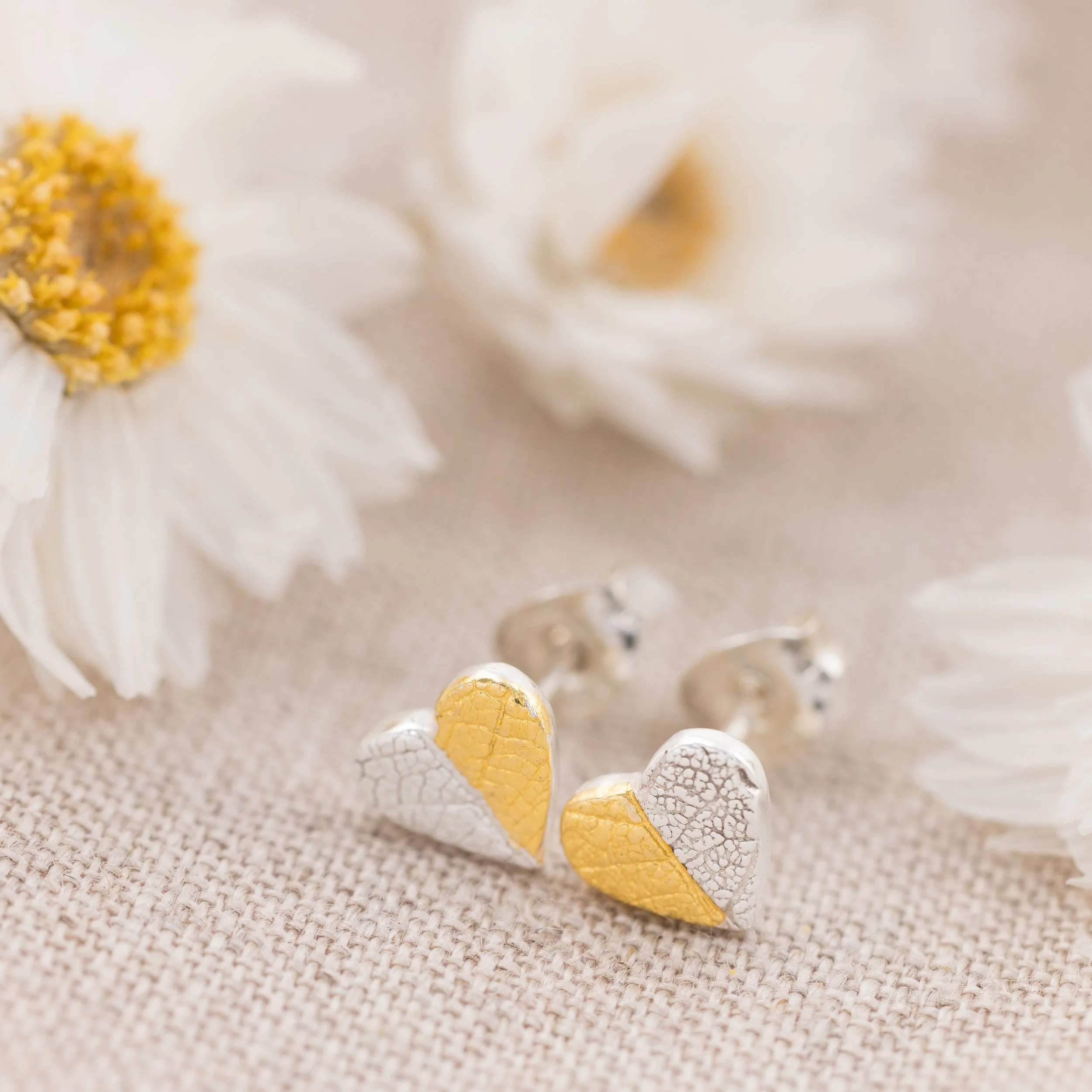 Keum-Boo-Heart-Leaf-Stud-Earrings-Mini-2-007-w.jpg
