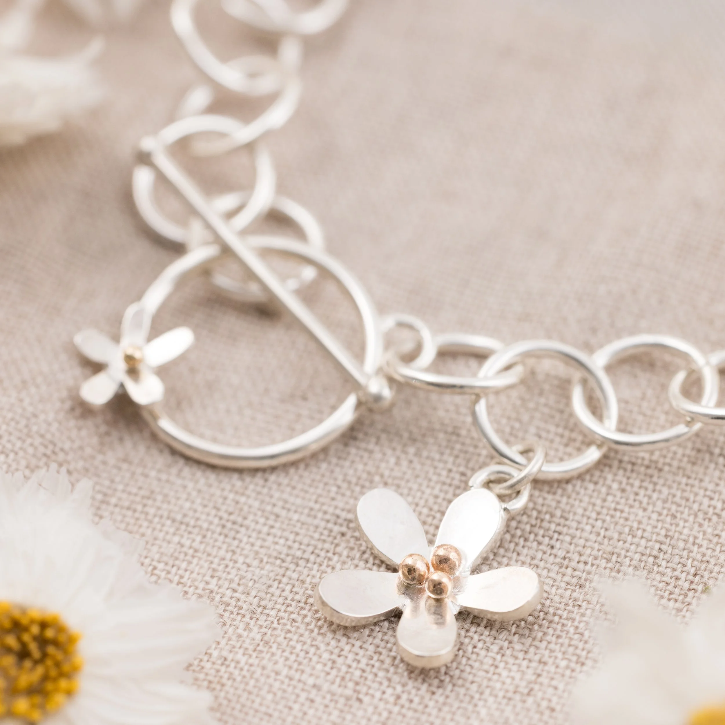Silver-Daisy-Toggle-Bracelet-010-w.jpg
