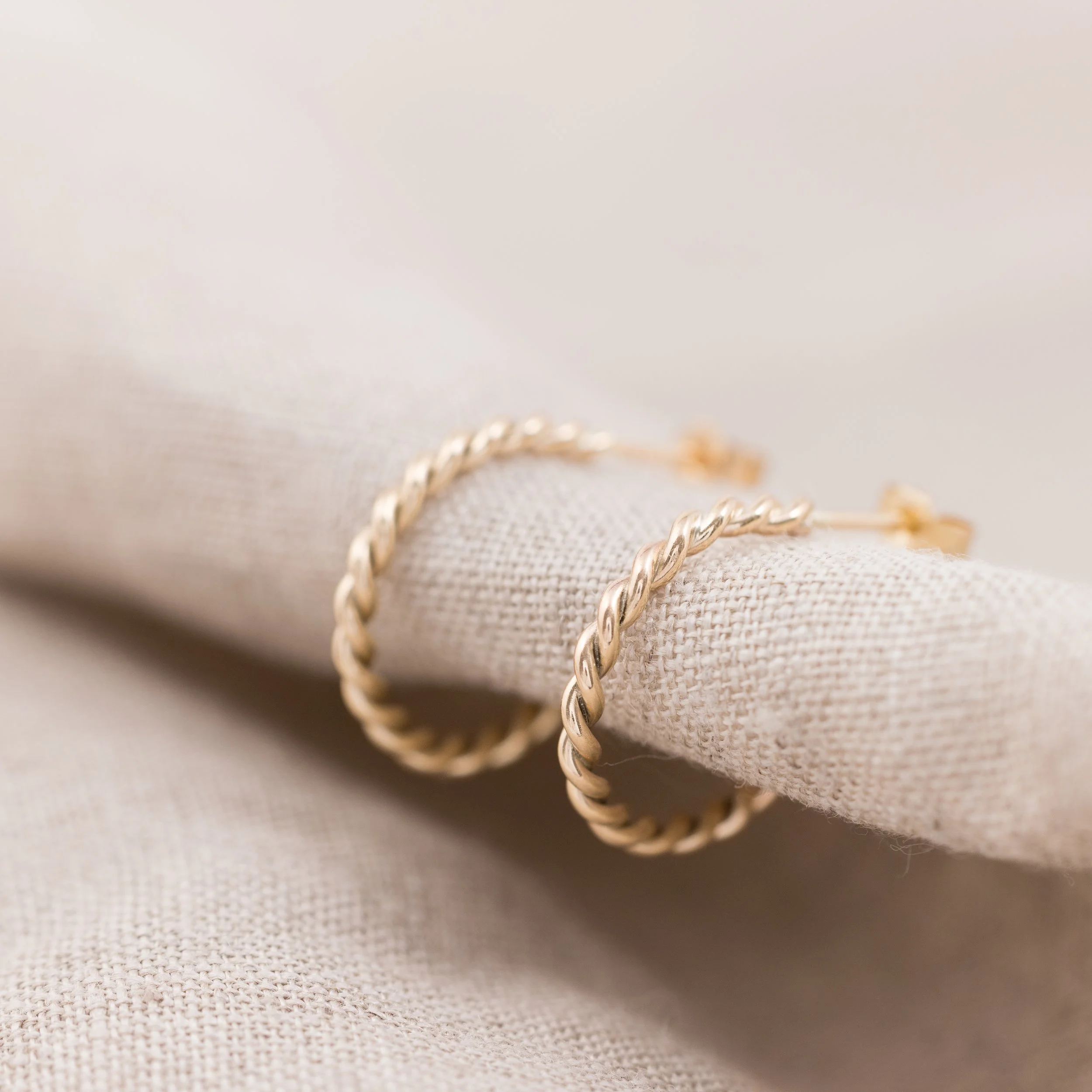 9ct-Yellow-Gold-Twist-Hoop-Earrings-010-w.jpg