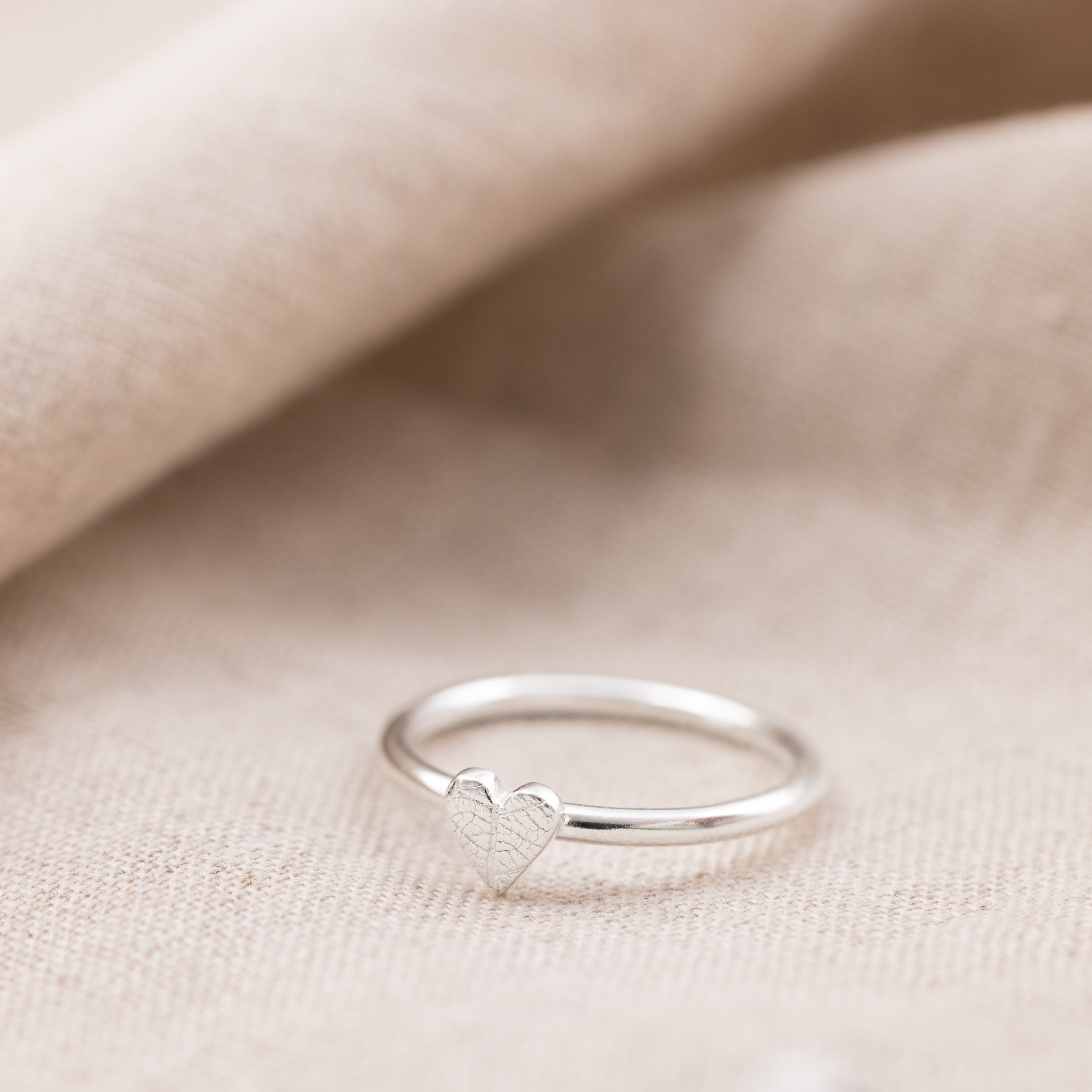 Silver-Heart-Leaf-Ring-Mini-010-w.jpg