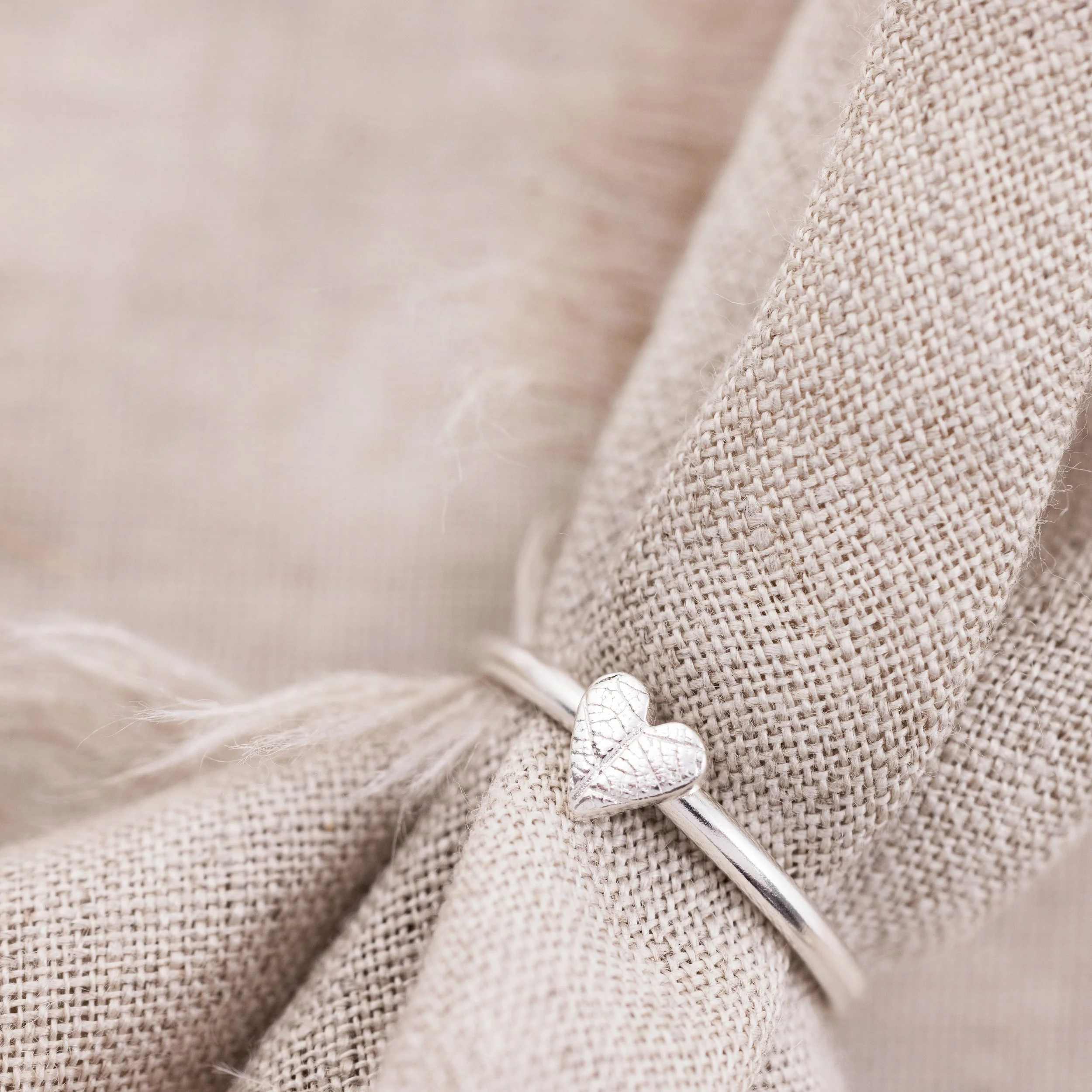 Silver-Heart-Leaf-Ring-Mini-015-w.jpg