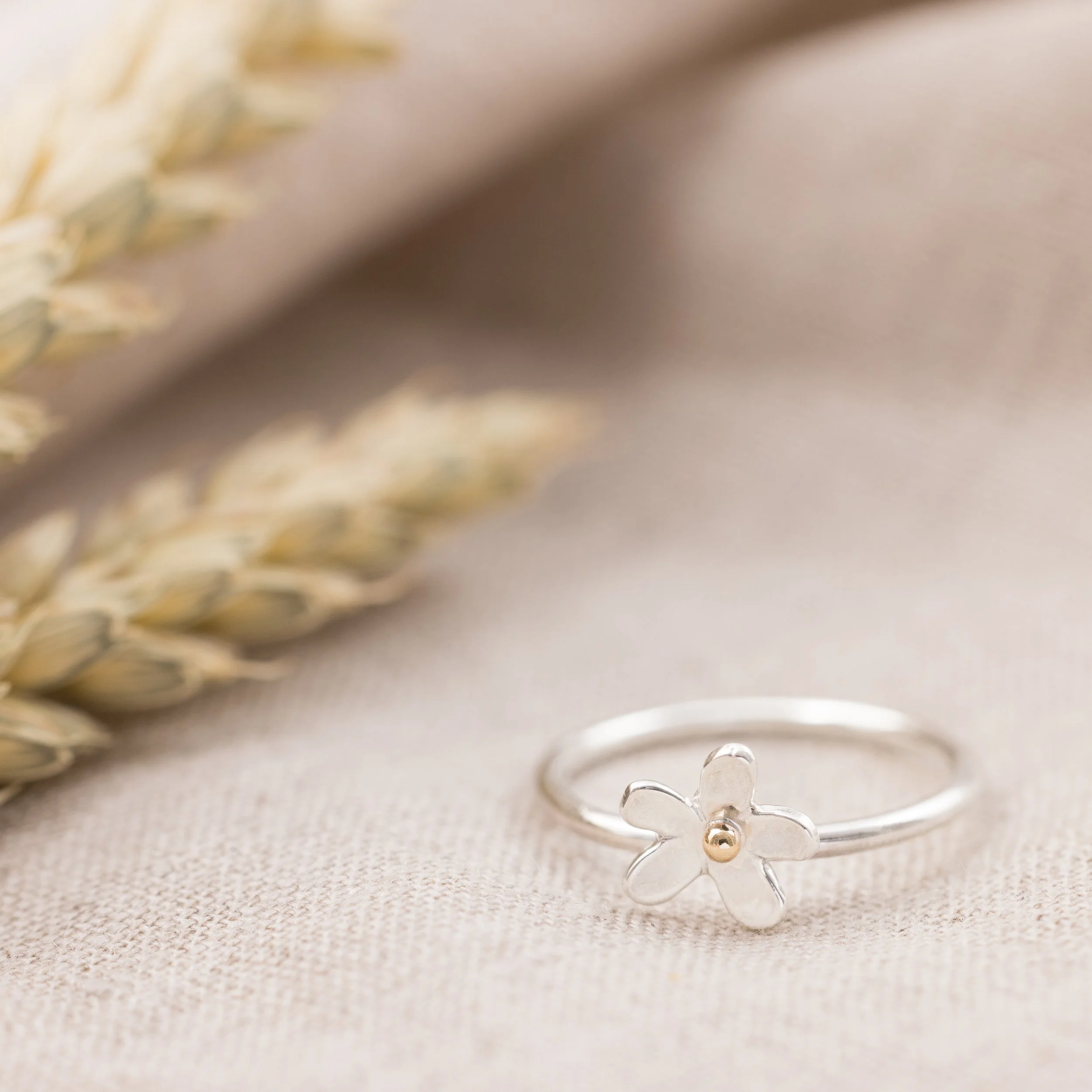 Silver-Daisy-Ring-Mini-012-w.jpg