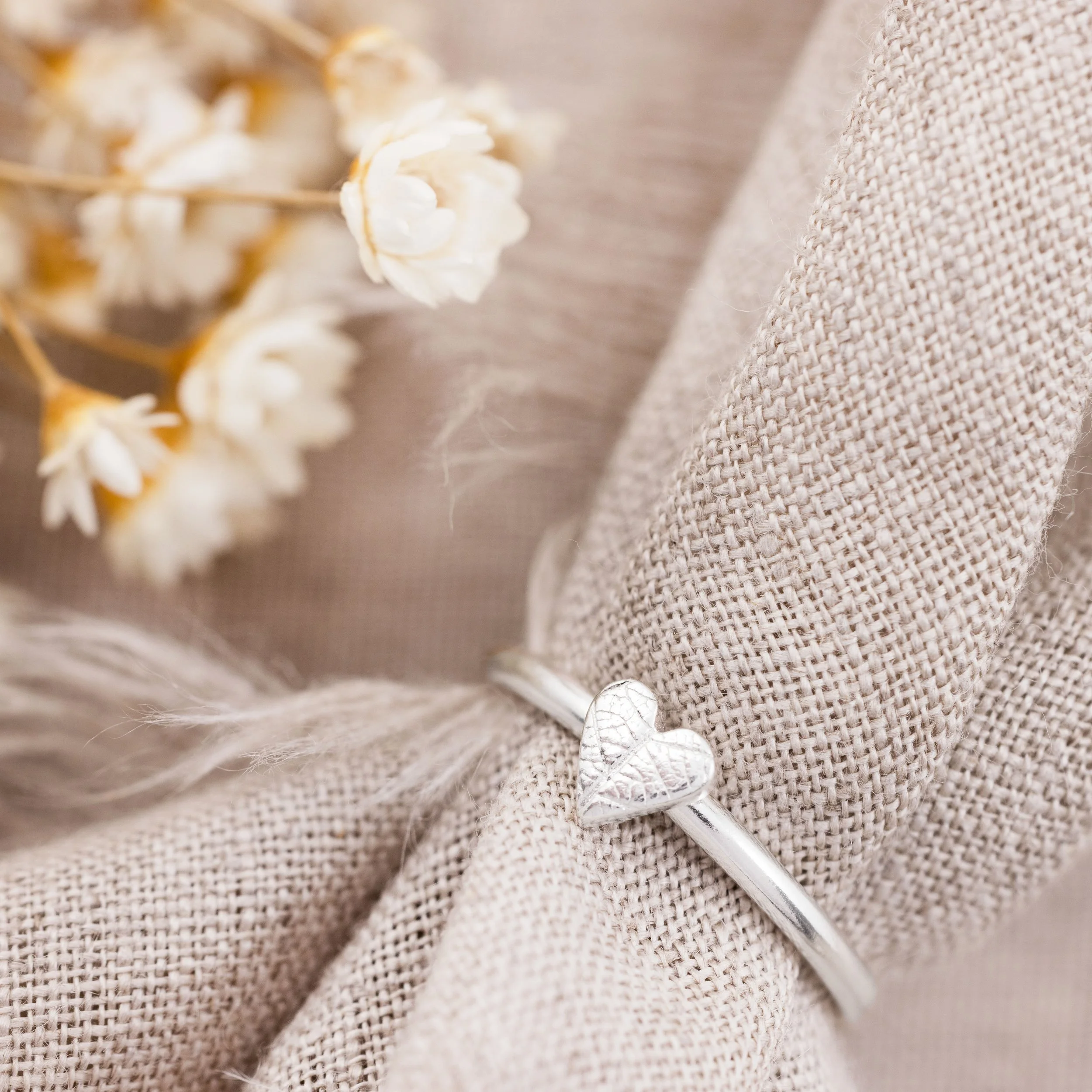 Silver-Heart-Leaf-Ring-Mini-018-w.jpg