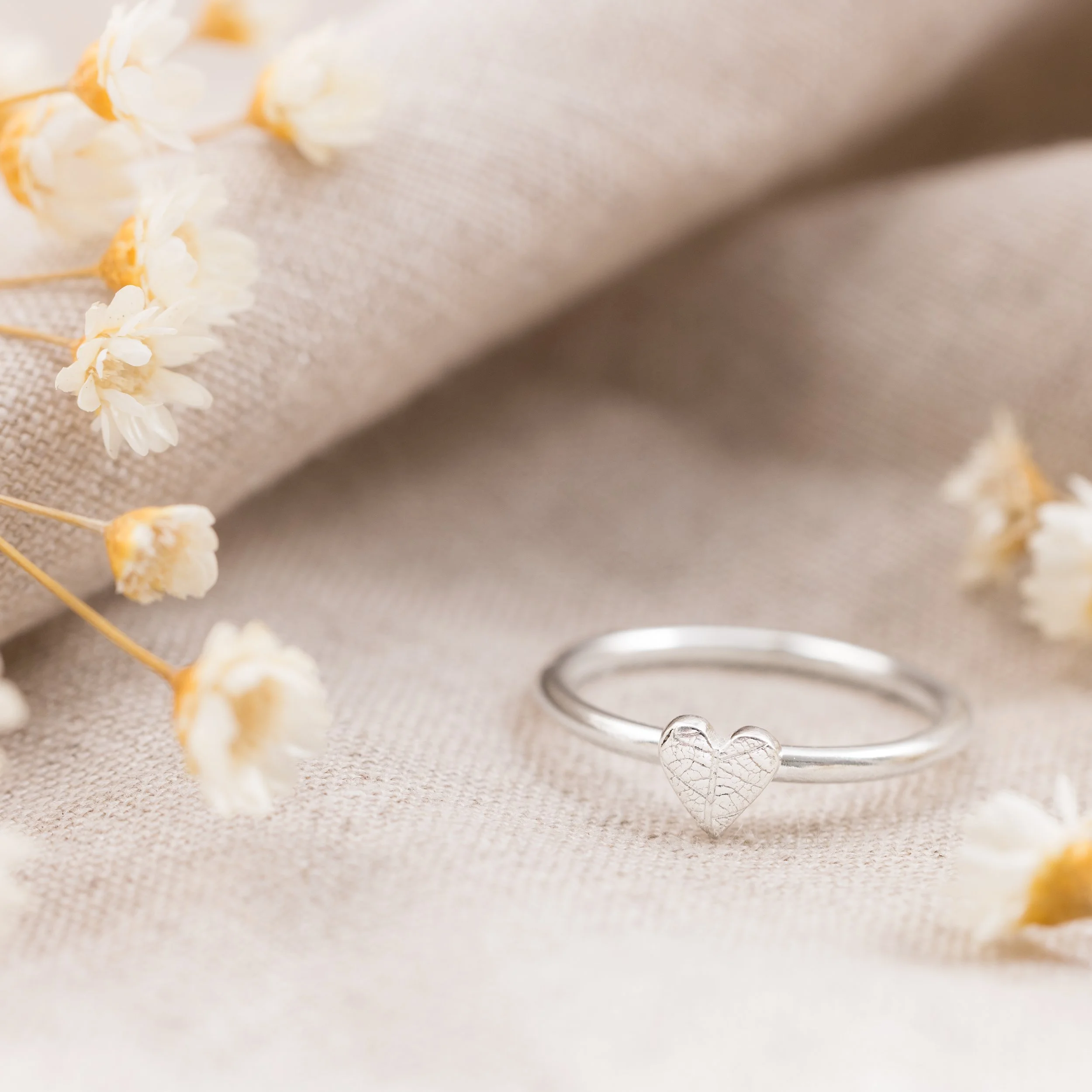 Silver-Heart-Leaf-Ring-Mini-008-w.jpg