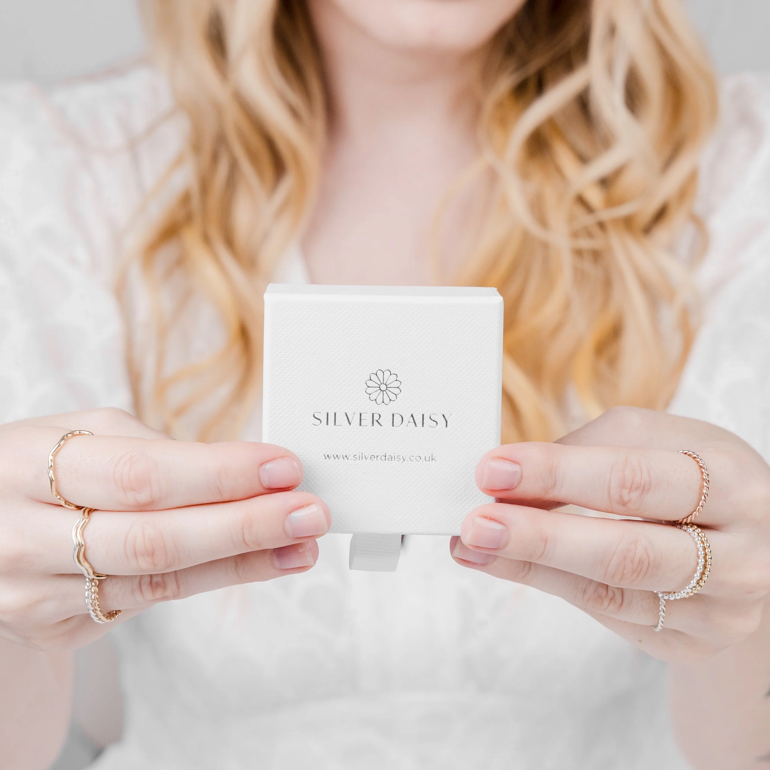 Silver-Daisy-Jewellery-Box-web.jpeg