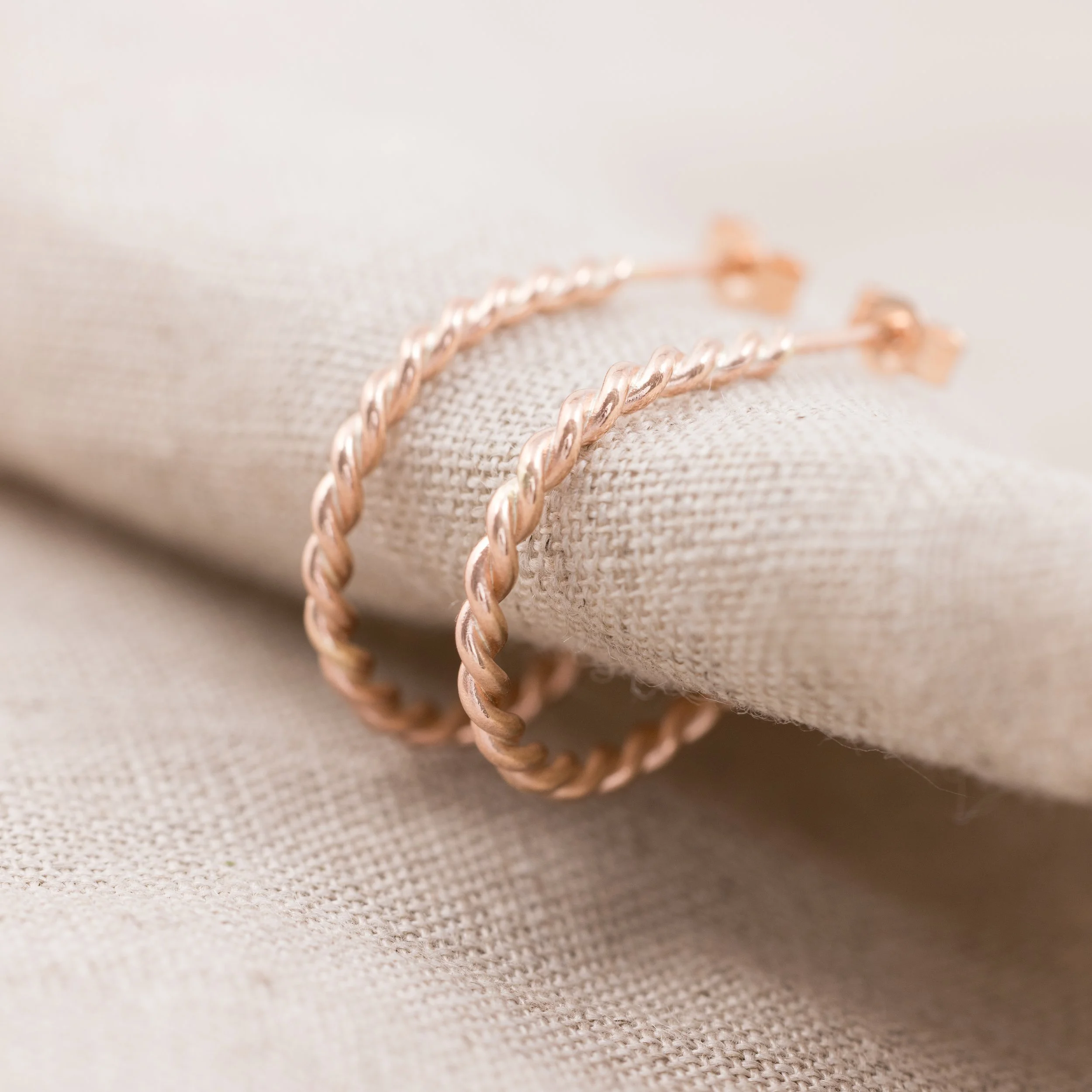 9ct-Rose-Gold-Twist-Hoop-Earrings-014-w.jpg
