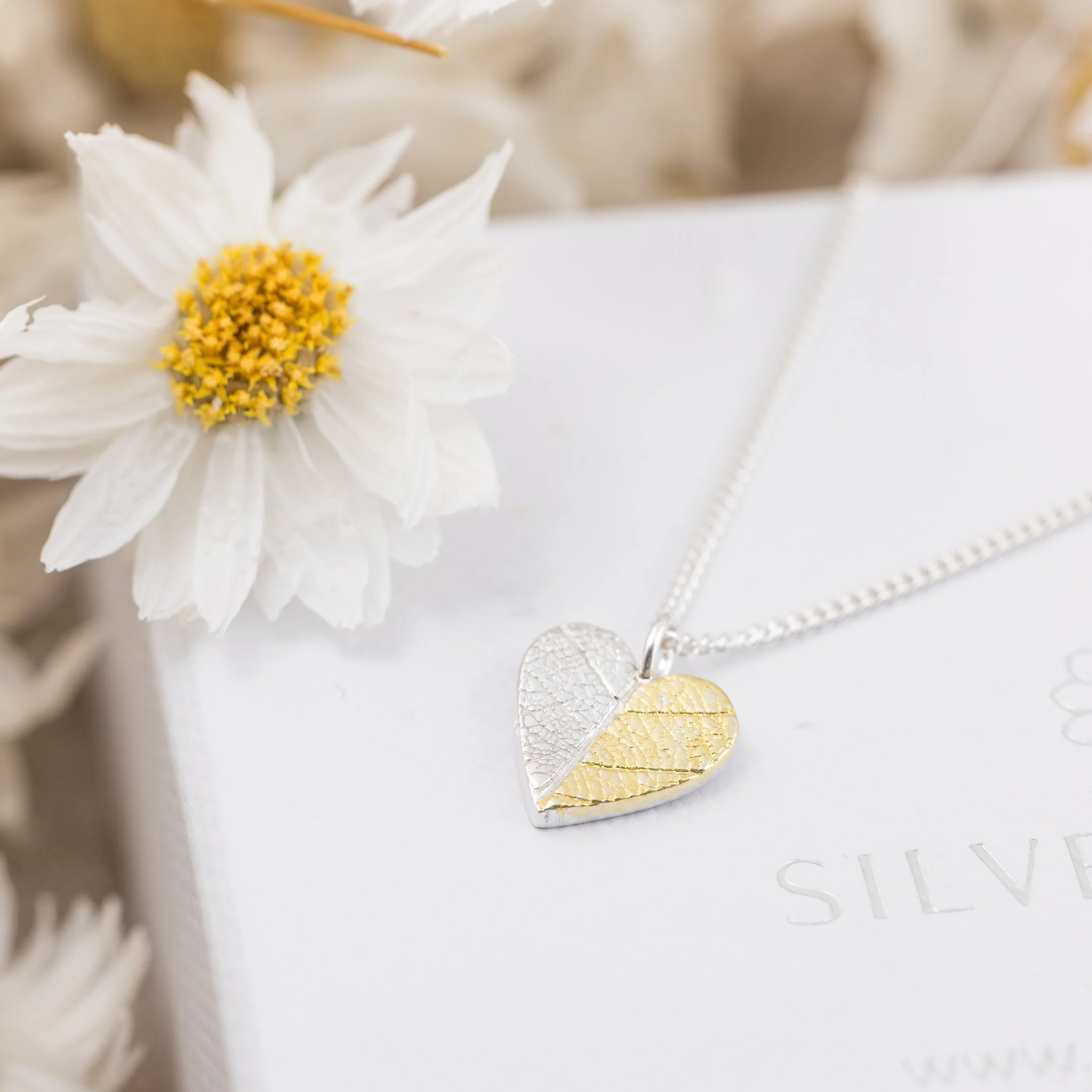 Keum-Boo-Heart-Leaf-Pendant-Necklace-2-002-w.jpg
