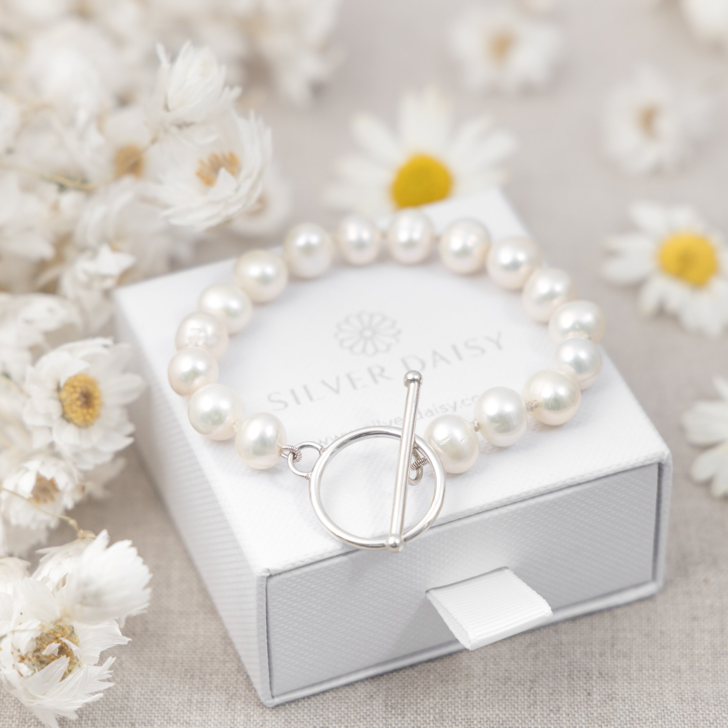 Ivory freshwater pearl bracelet with sterling silver toggle clasp hand knotted onto silk thread. An elegant and timeless design.