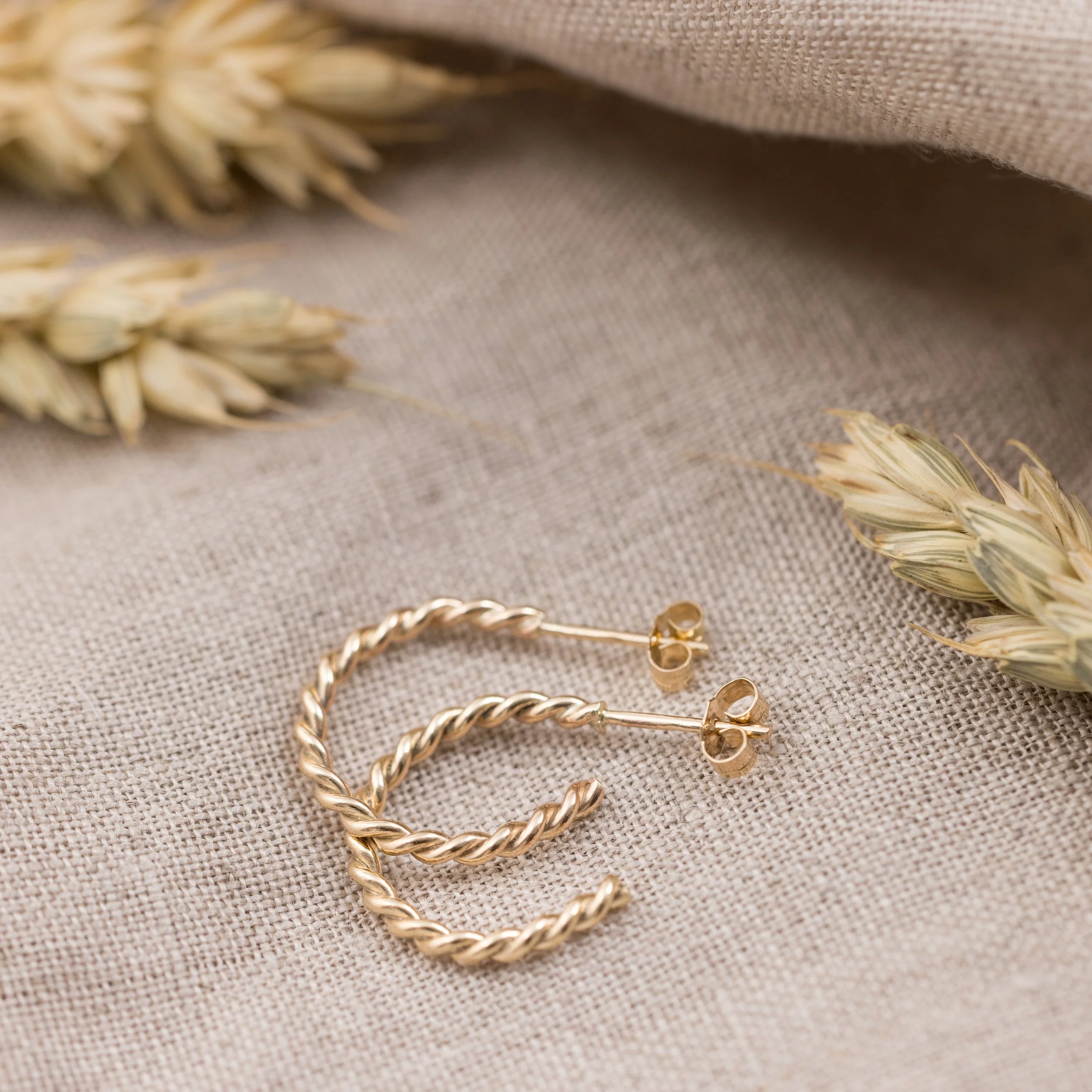 9ct-Yellow-Gold-Twist-Hoop-Earrings-018-w.jpg