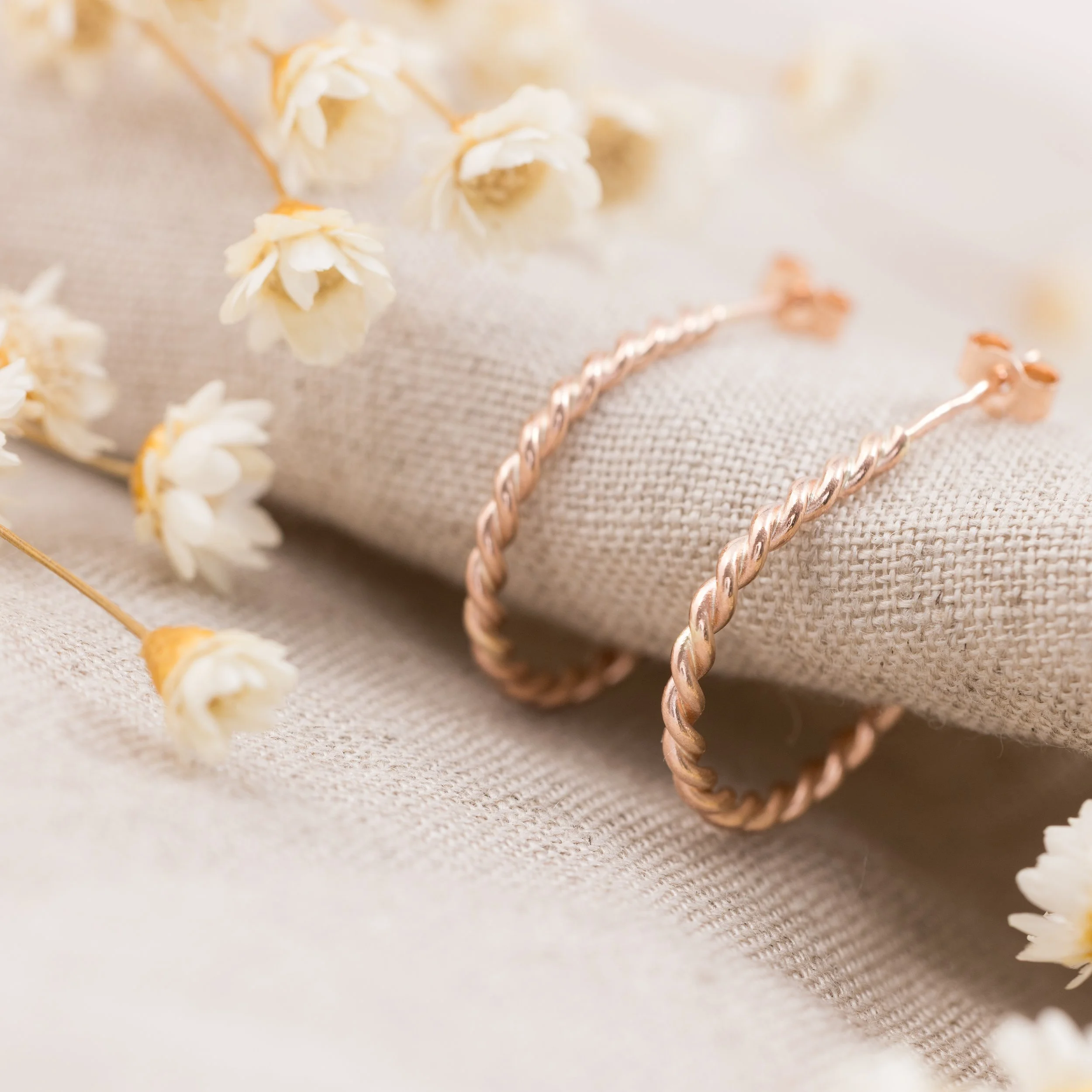 9ct-Rose-Gold-Twist-Hoop-Earrings-017-w.jpg