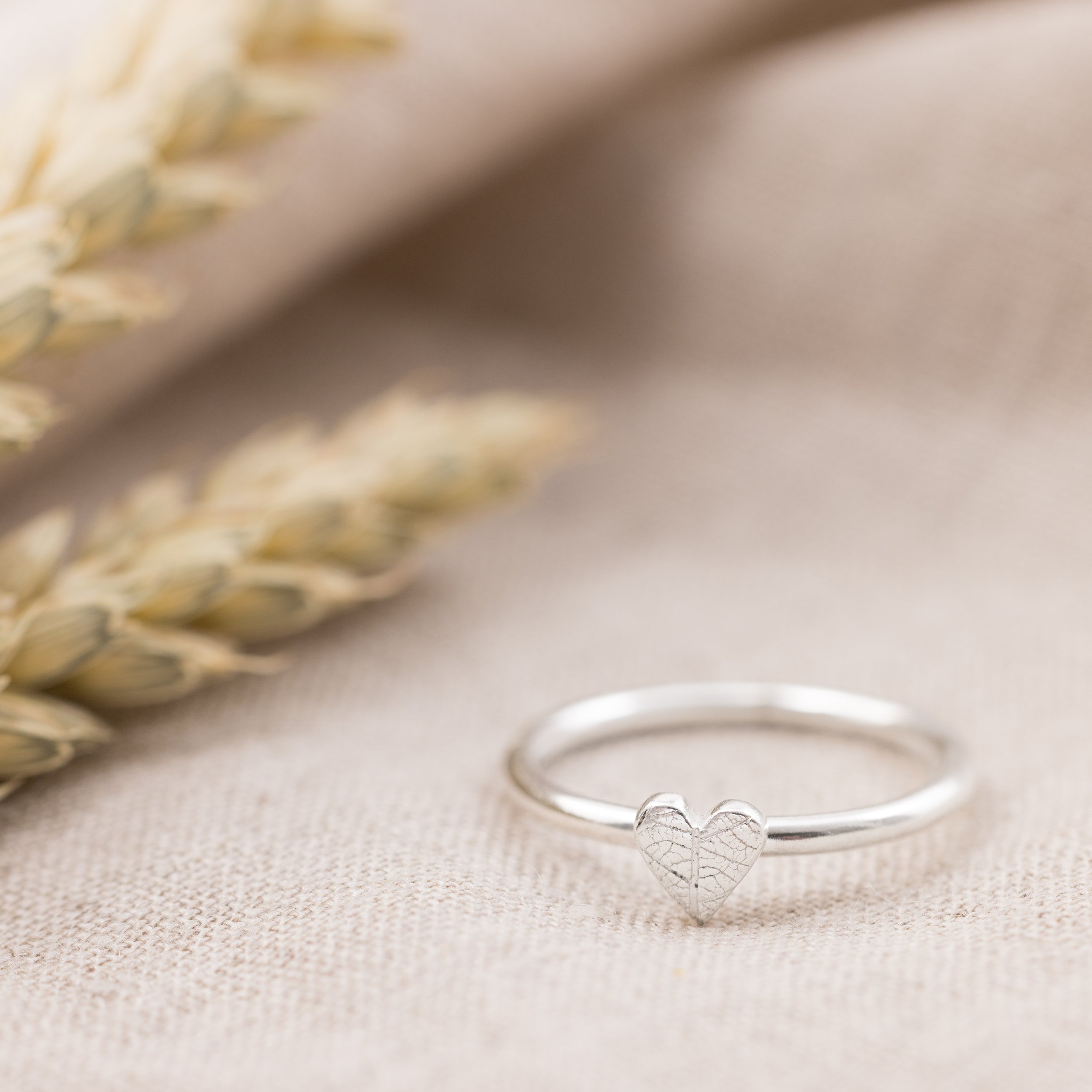 Silver-Heart-Leaf-Ring-Mini-011-w.jpg