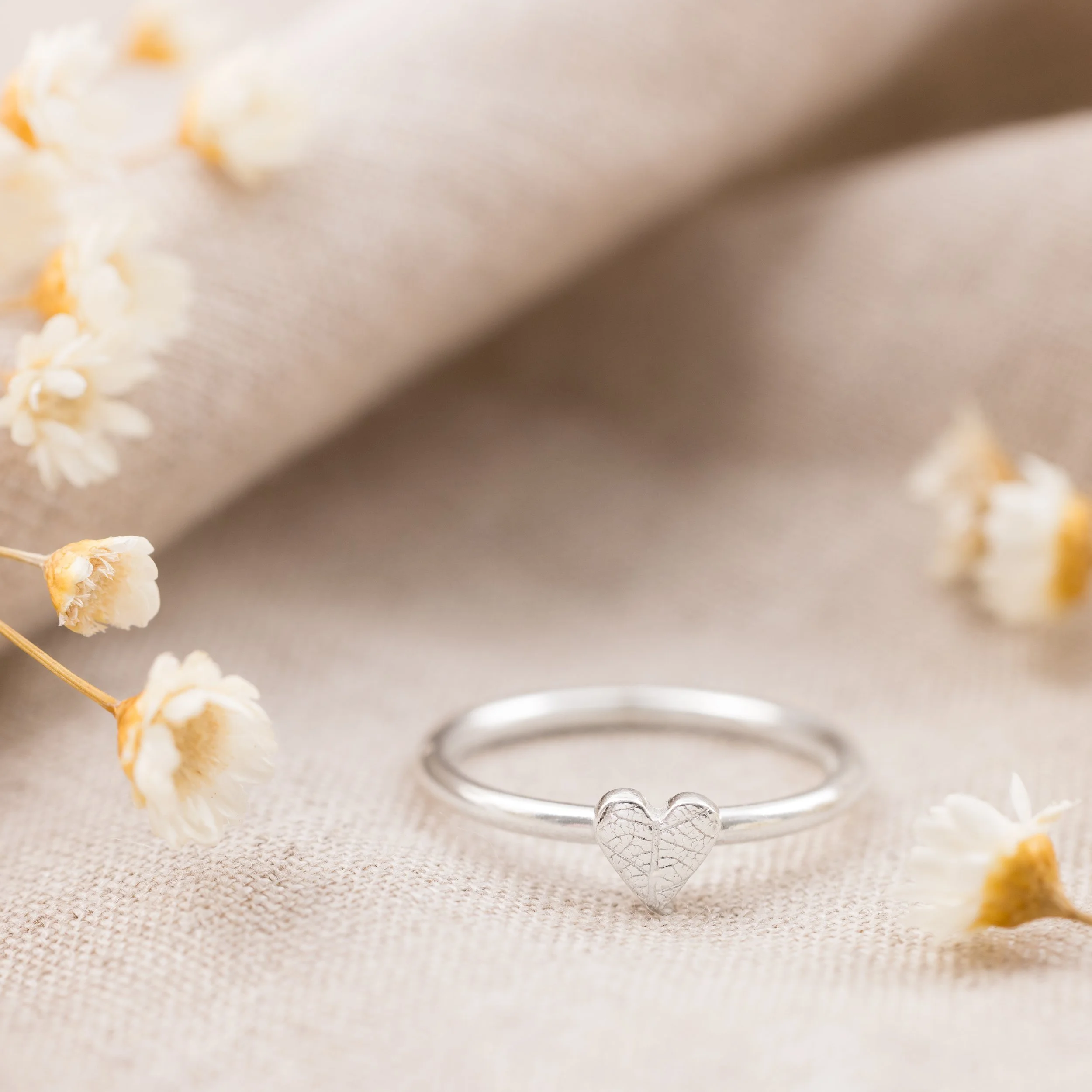Silver-Heart-Leaf-Ring-Mini-009-w.jpg