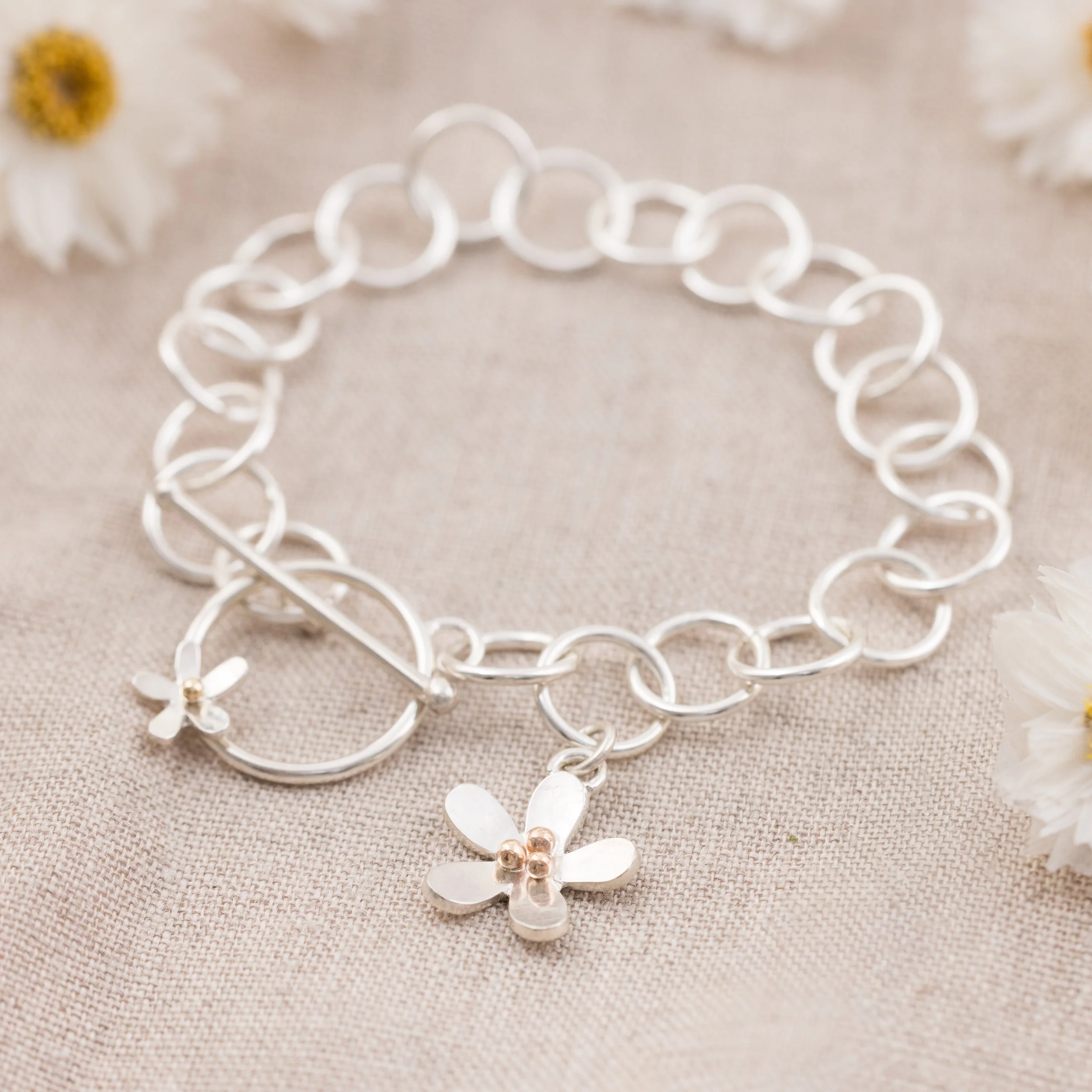 Silver-Daisy-Toggle-Bracelet-007-w.jpg