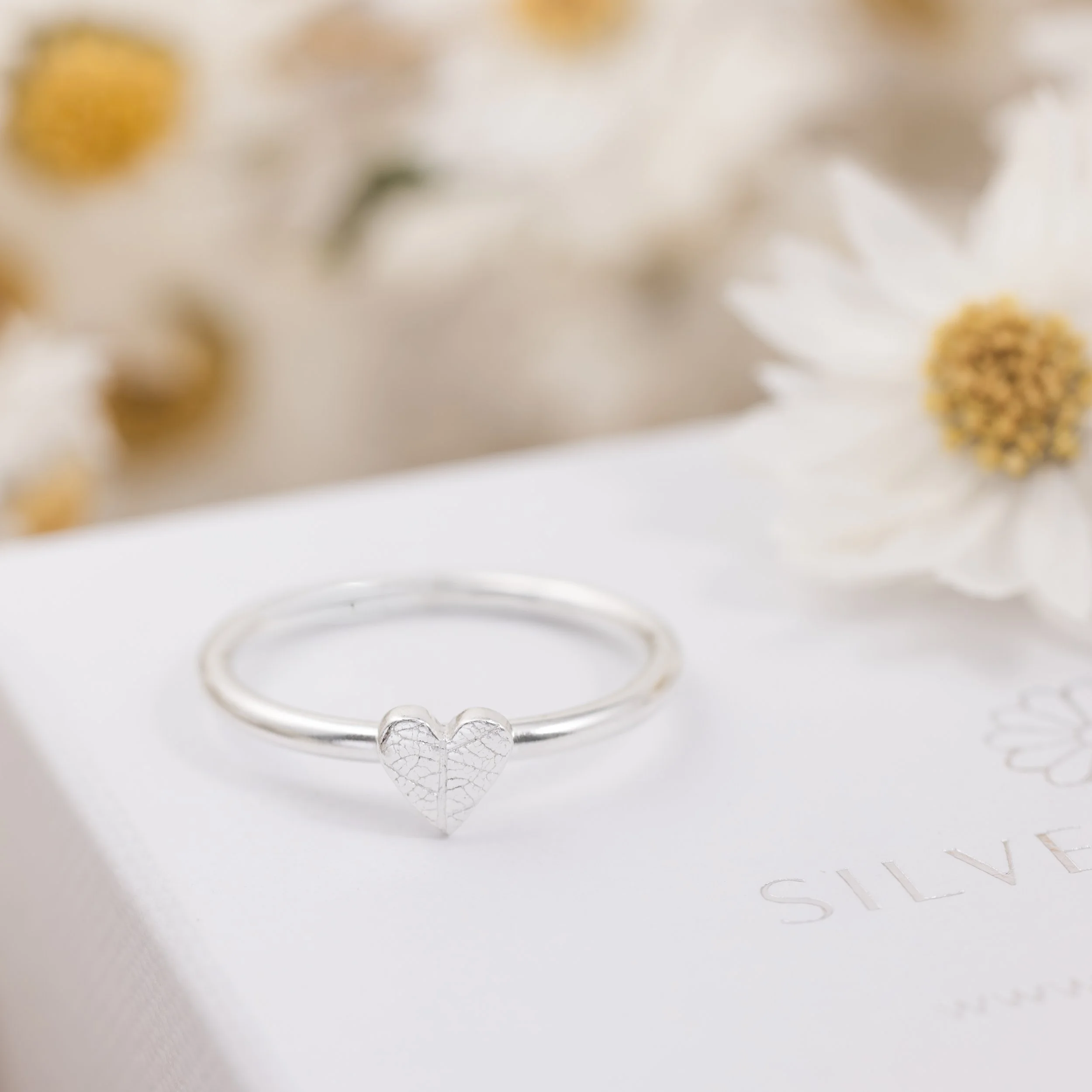 Silver-Heart-Leaf-Ring-Mini-002-w.jpg