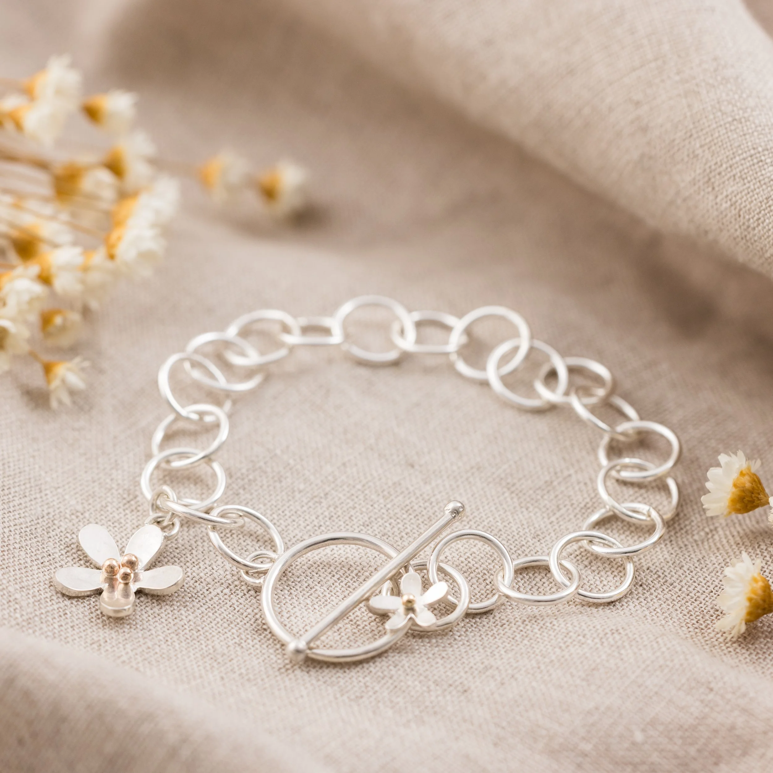 Silver-Daisy-Toggle-Bracelet-017-w.jpg