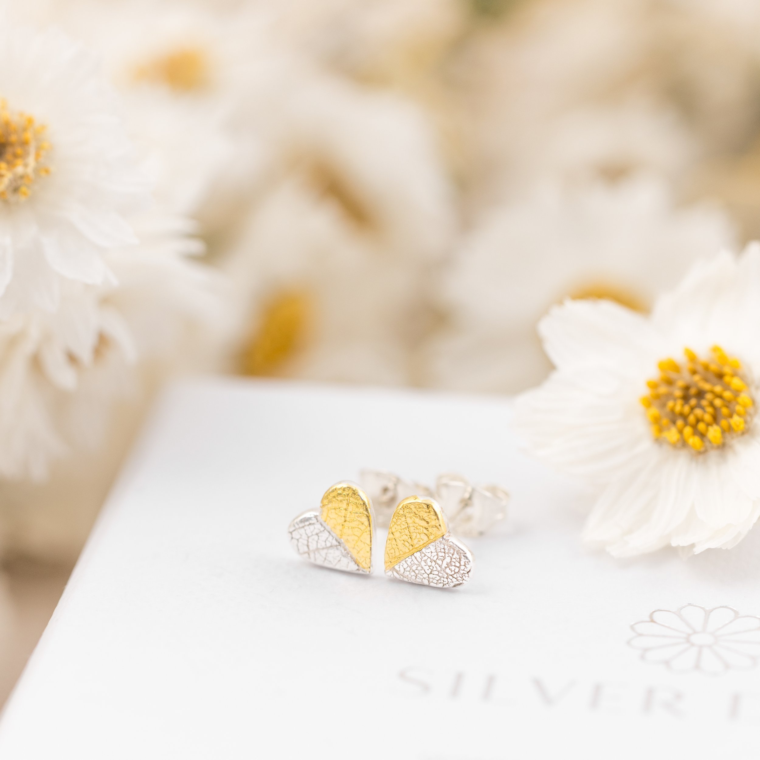 Keum-Boo-Heart-Leaf-Stud-Earrings-Mini-2-003-w.jpg