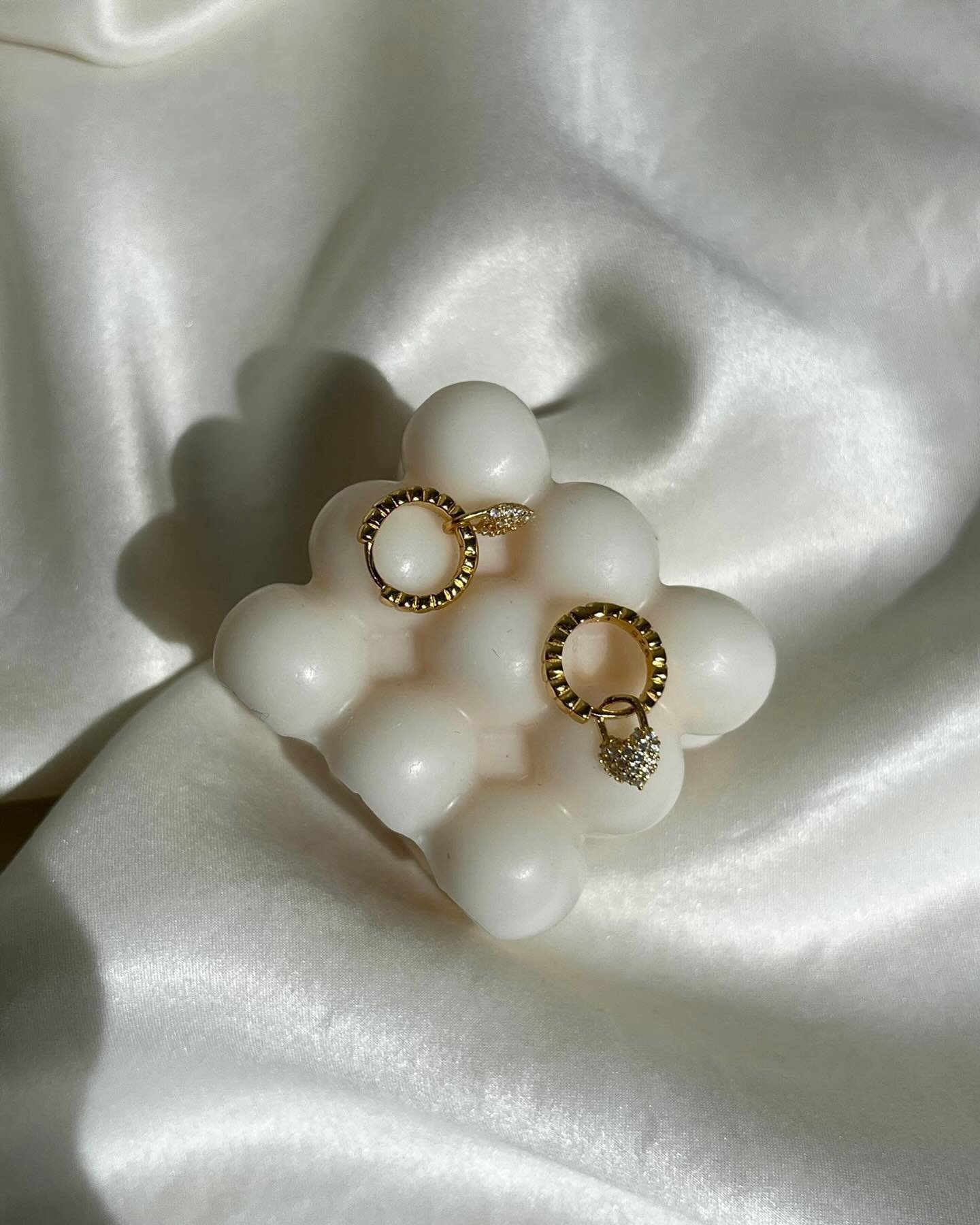 Heart of Gold ♡

www.superLOVED-studios.com

#creolen #18kvergoldet #contemporaryjewelry #jewelryforeveryday #superlovedstudios