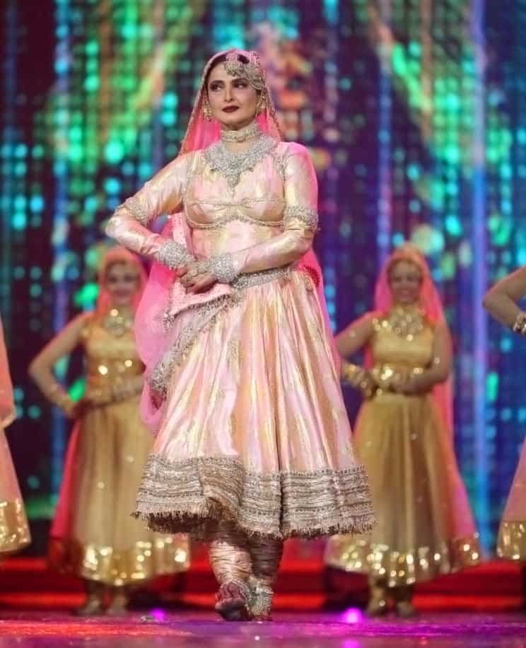 rekha_danceBollywood.jpg