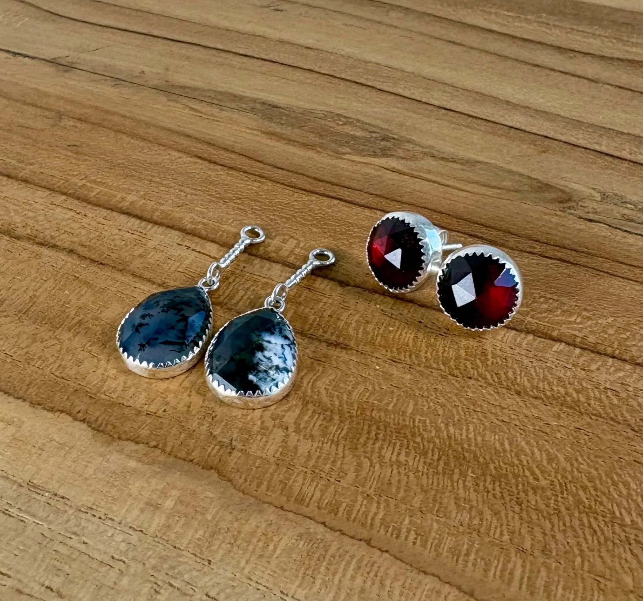 Granaat knopjes zijn ook los te dragen en de Dendriet Agathen zijn met andere oorknopjes te combineren.