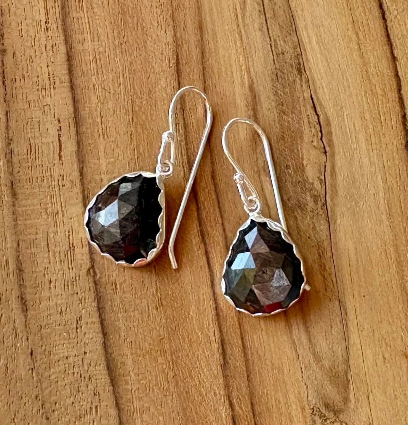 VERKOCHT. Silky Sheen Saffier.