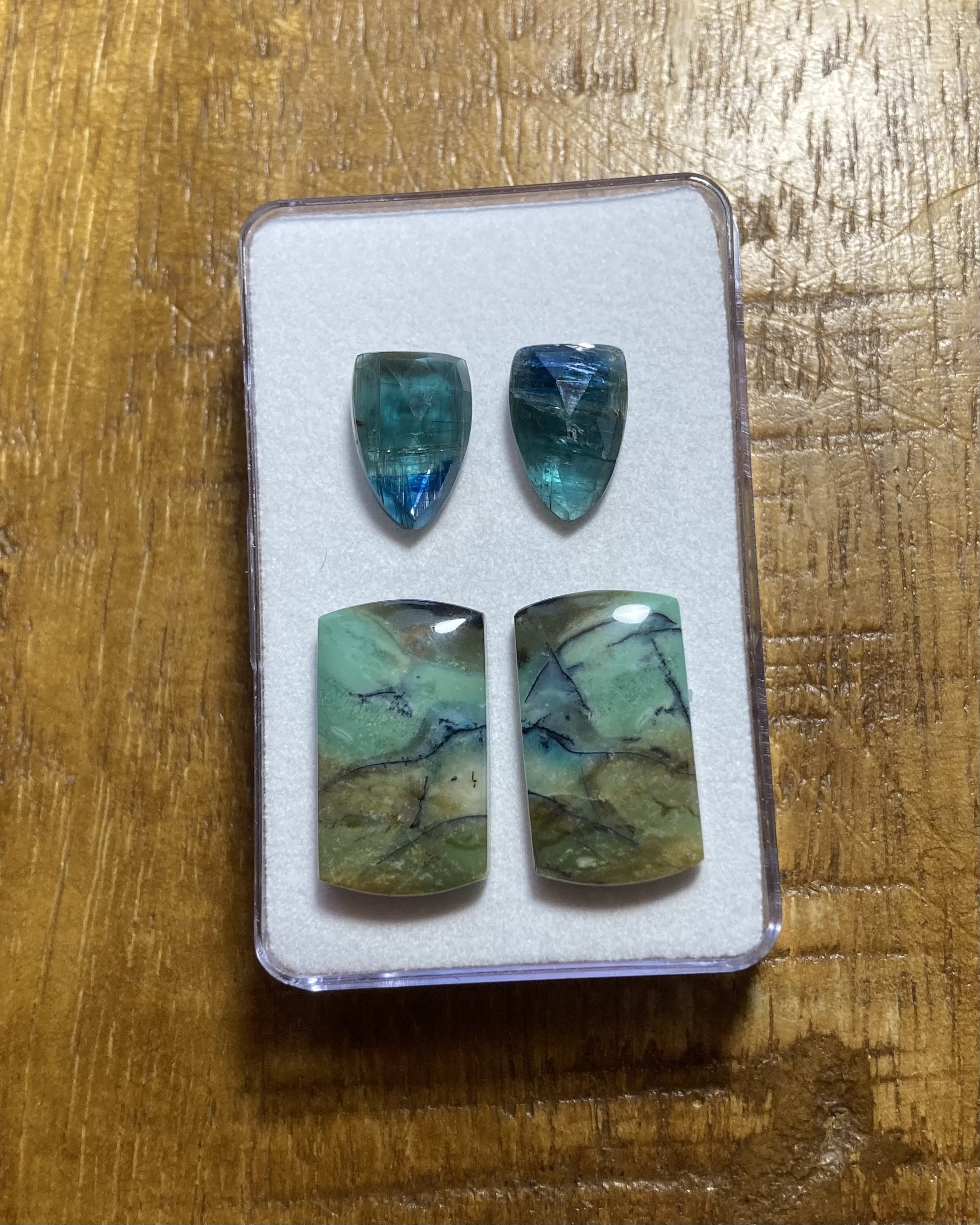 Kyaniet + Geopalizeerd Versteend Hout