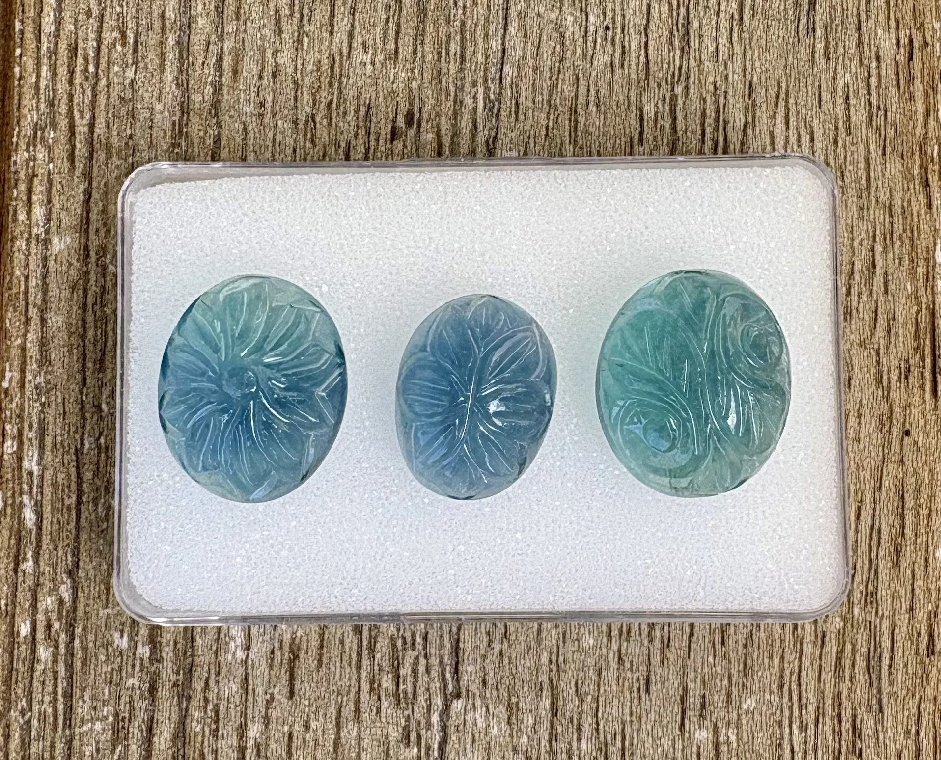 Fluoriet "mughal carved"