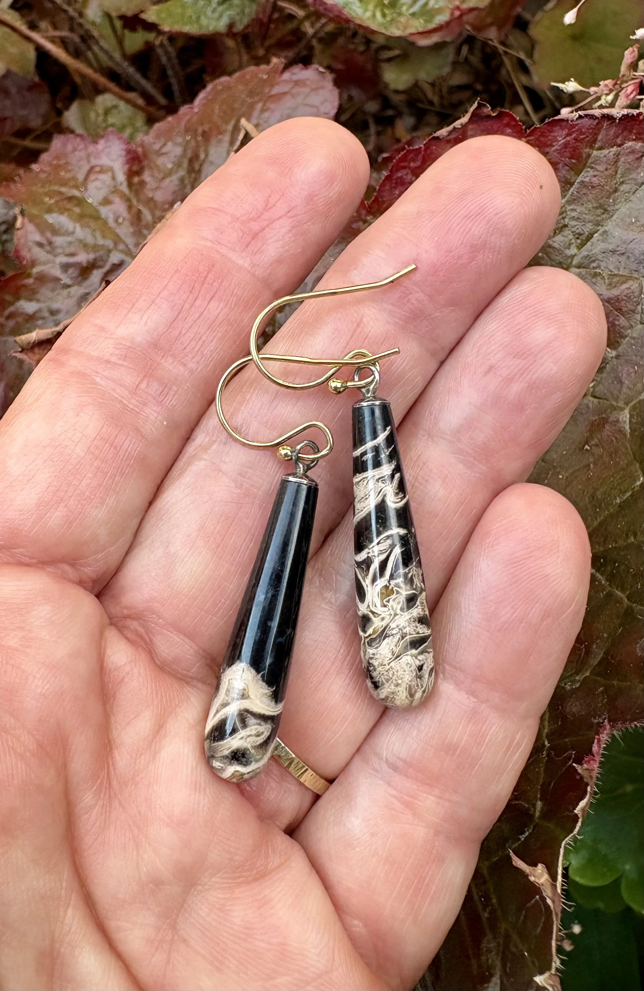 45 euro. Palm Root. Maat 32mm. Zilver en oorhaakje 14K doublé.