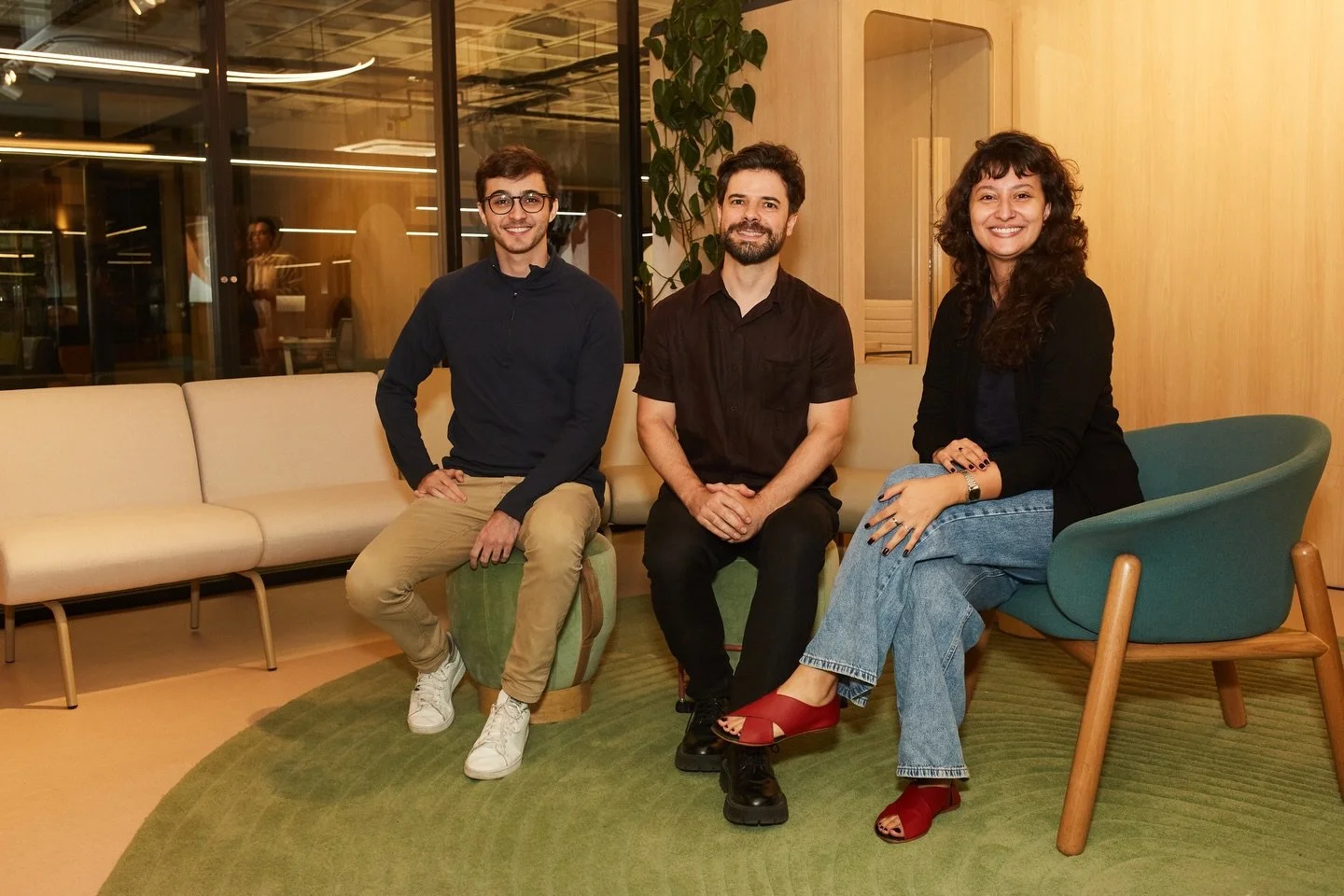 Hoje celebramos os profissionais que criam espa&ccedil;os que estimulam encontros, colaboram com o bem-estar e d&atilde;o forma &agrave; rotina das pessoas.
&nbsp;
Reconhecemos o valor de quem projeta com inten&ccedil;&atilde;o, t&eacute;cnica e sens