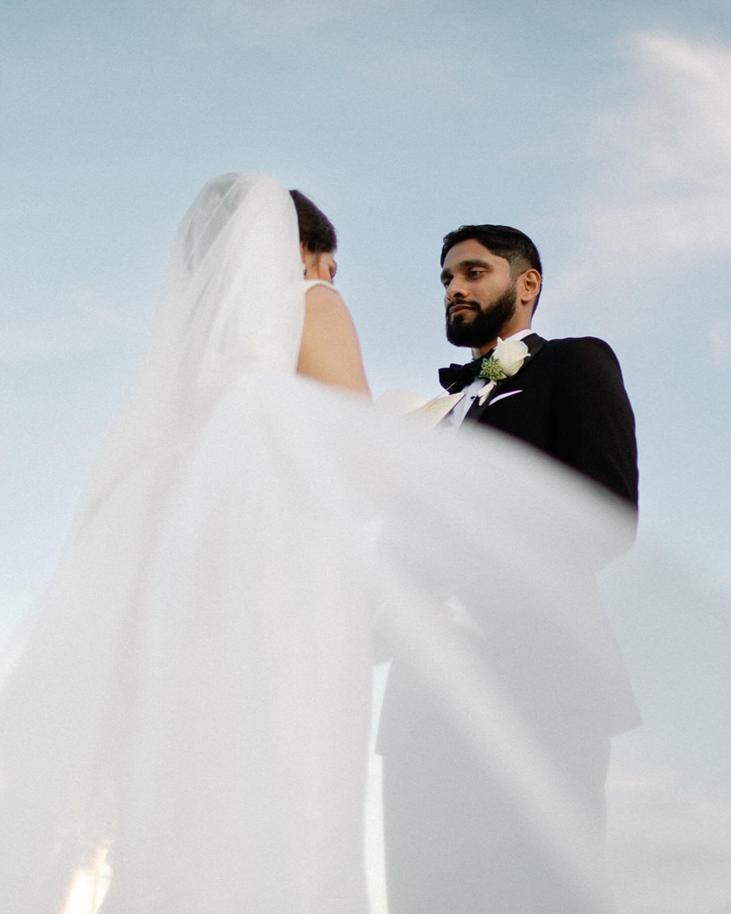 Vows in the clouds 🌫️

I&rsquo;m currently offering a booking incentive for 2024 weddings in Savannah, GA (or the surrounding Low Country vicinity) - tell your recently engaged friends to reach out to me 🎉