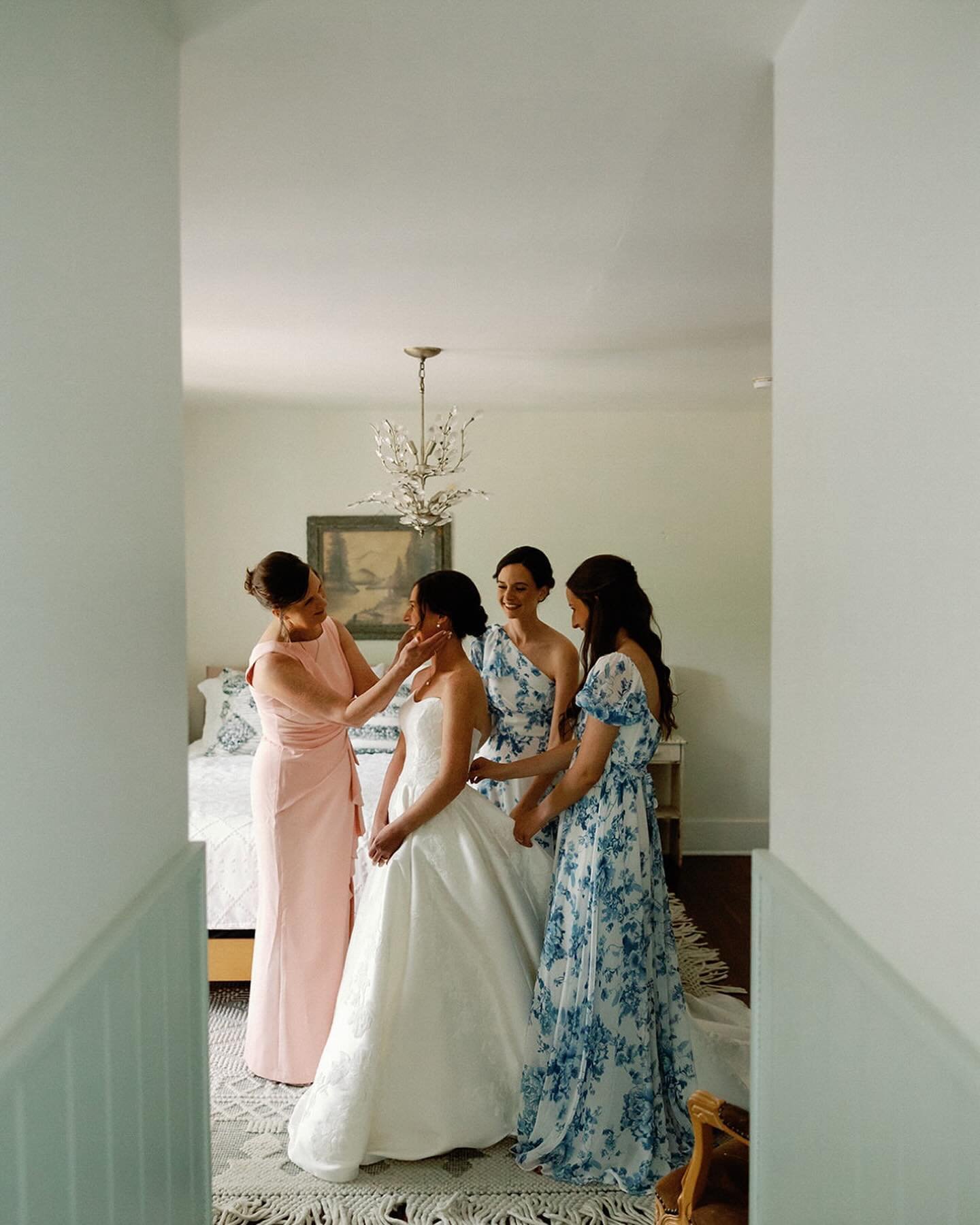 In honor of Mother&rsquo;s Day this weekend I&rsquo;m posting this set of Jaclyn getting ready for her wedding with her momma and her sisters. One of my favorite memories from that day (slide 9) was when Ann, the mother of the bride, started to slide
