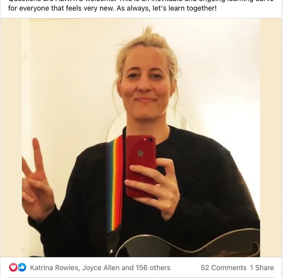 Jess photo giving peace sign
