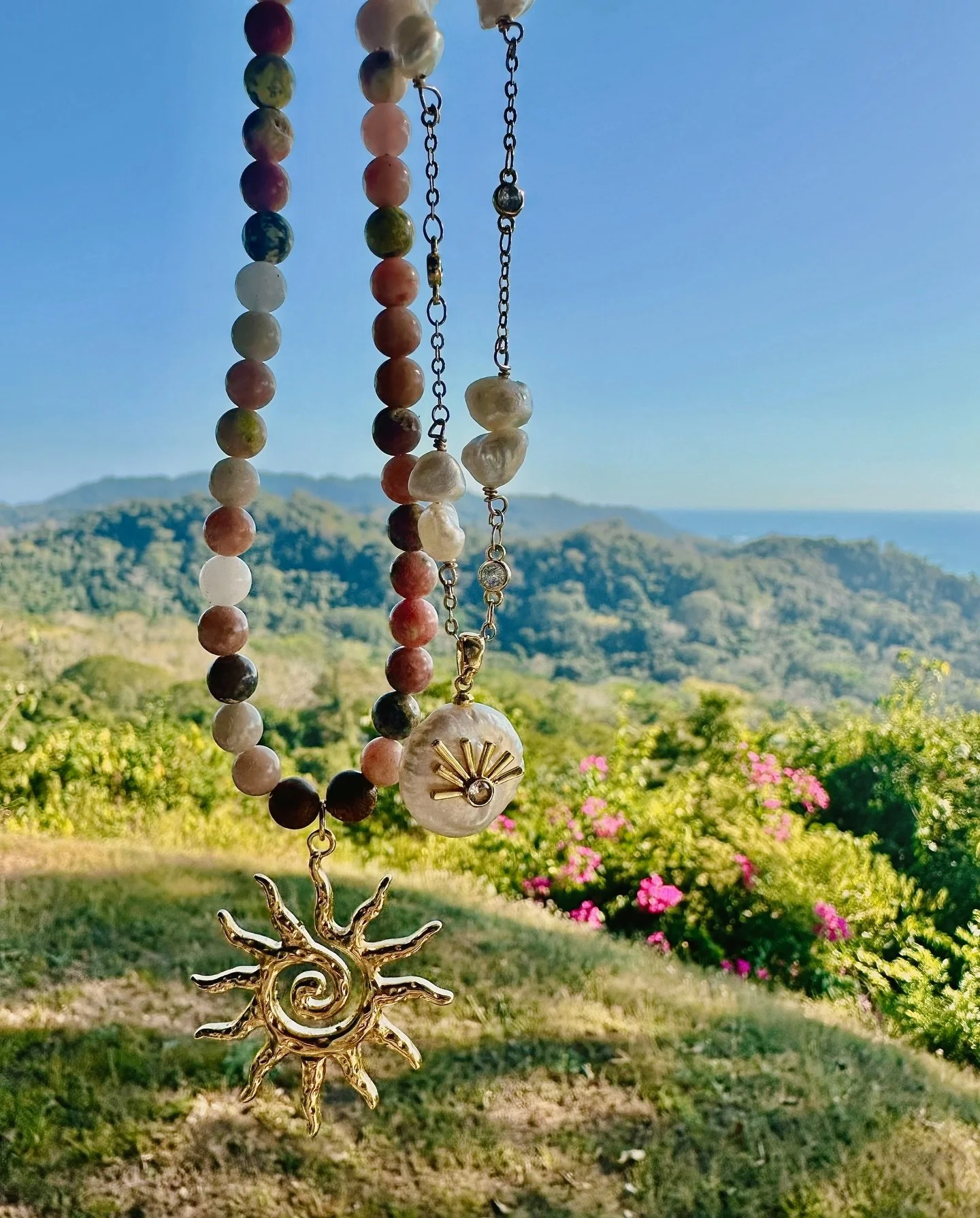 Barefoot Creations spotted in Costa Rica🌴🌞
📸 Thank you @emmageee18 
.
.
.
. #handmadejewelry #surftrip #shopsmall #costarica