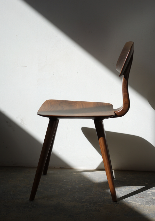 mantaray chair walnut_side.png