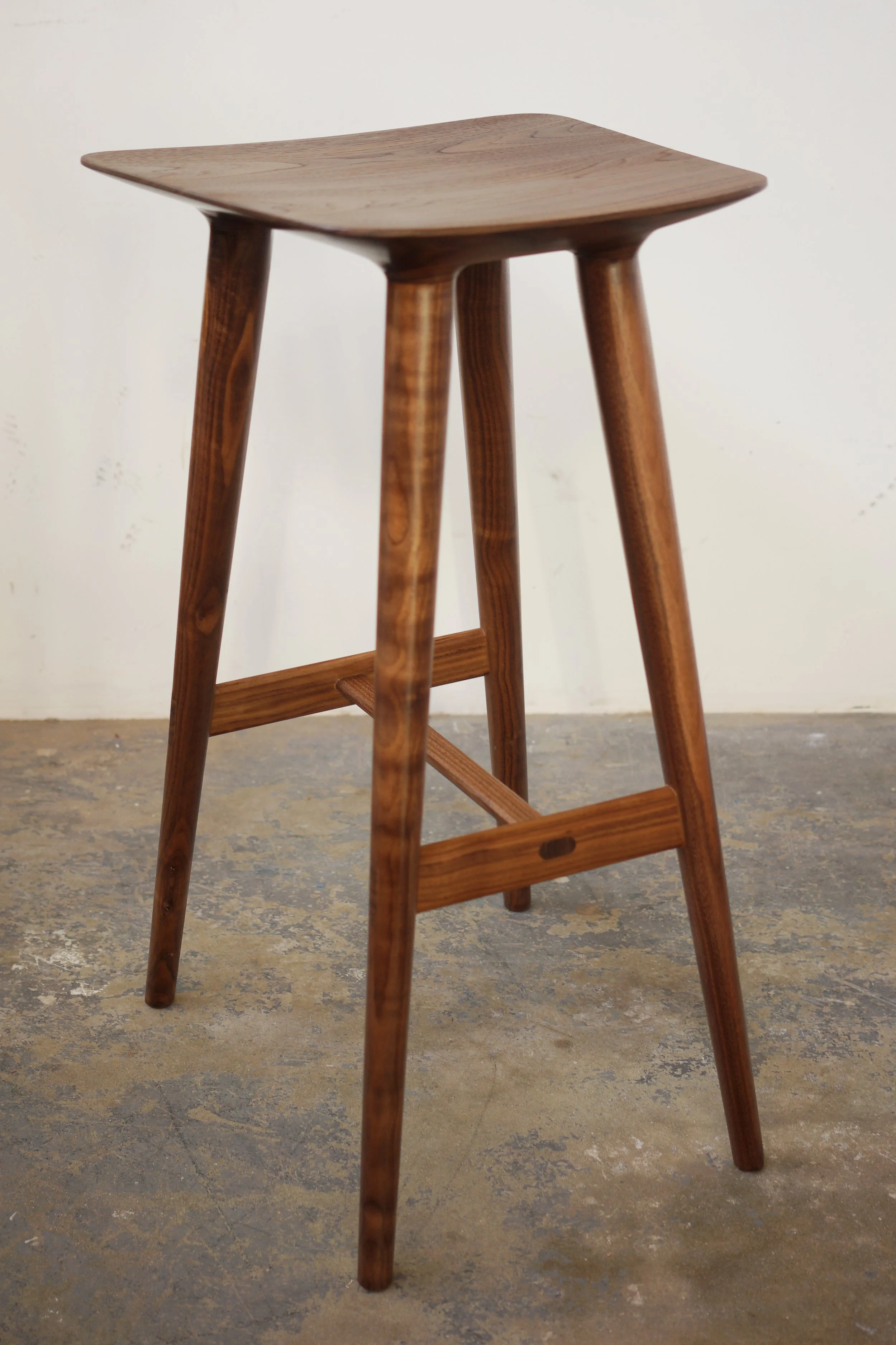 Kokora-Mantaray-countertop-stool-1.jpg