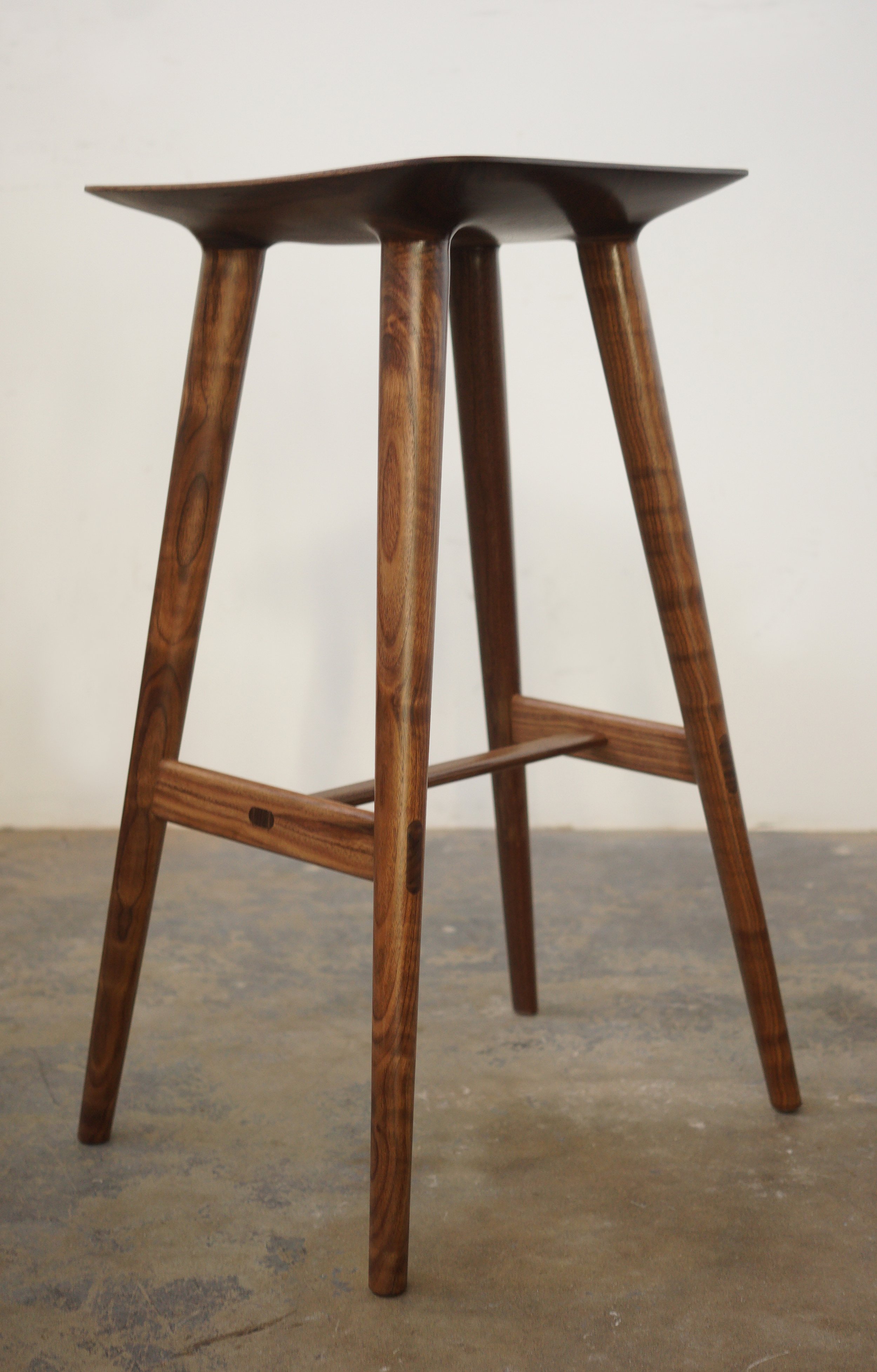 Kokora-Mantaray-countertop-stool-3.jpg