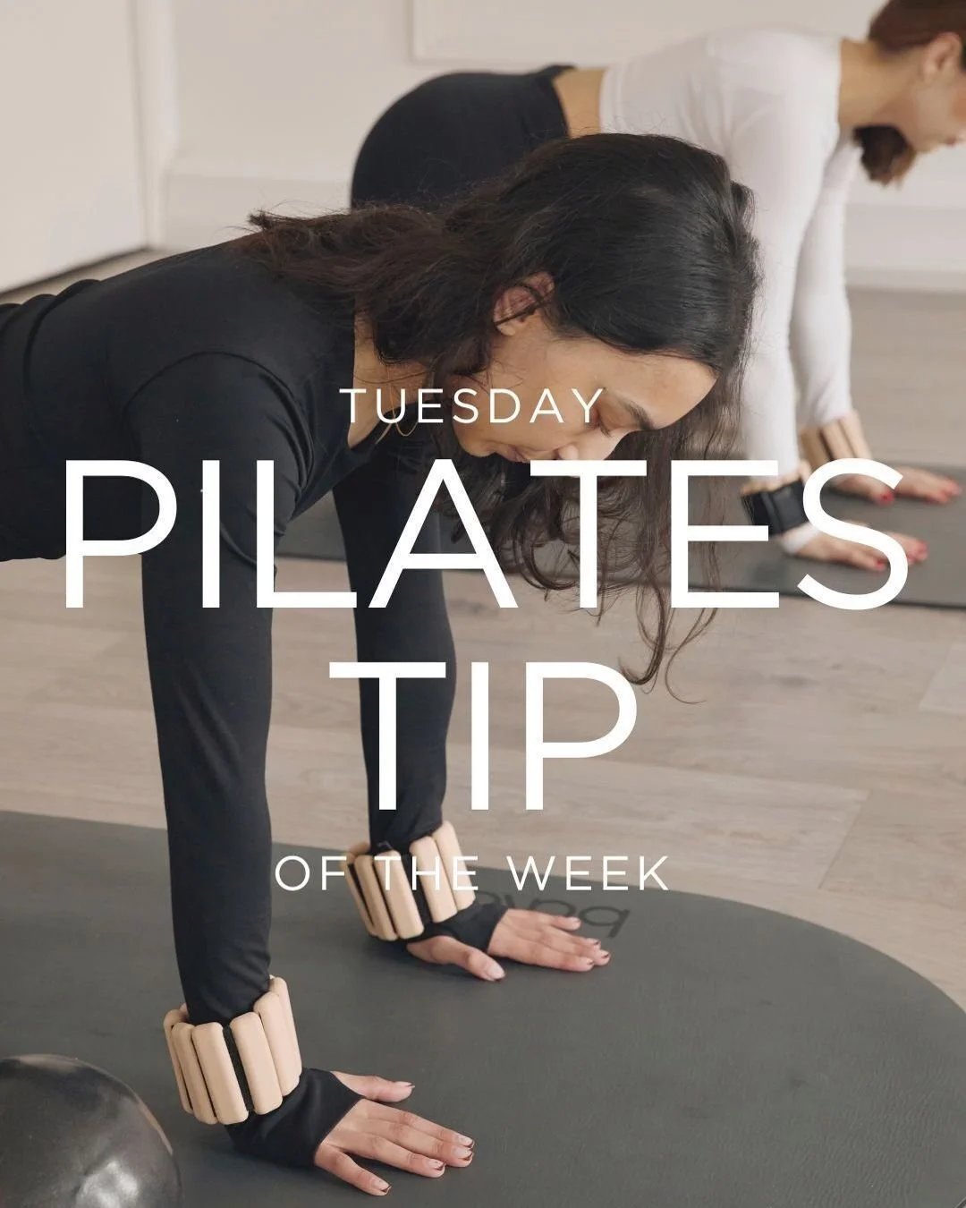 Tuesday Pilates Tip! This one is for anyone who suffers wrist or shoulder pain during class! 👍 🤍 
.
.
.
#pilates #workout #wellness #fitness #pilatestips #wellnessera #health