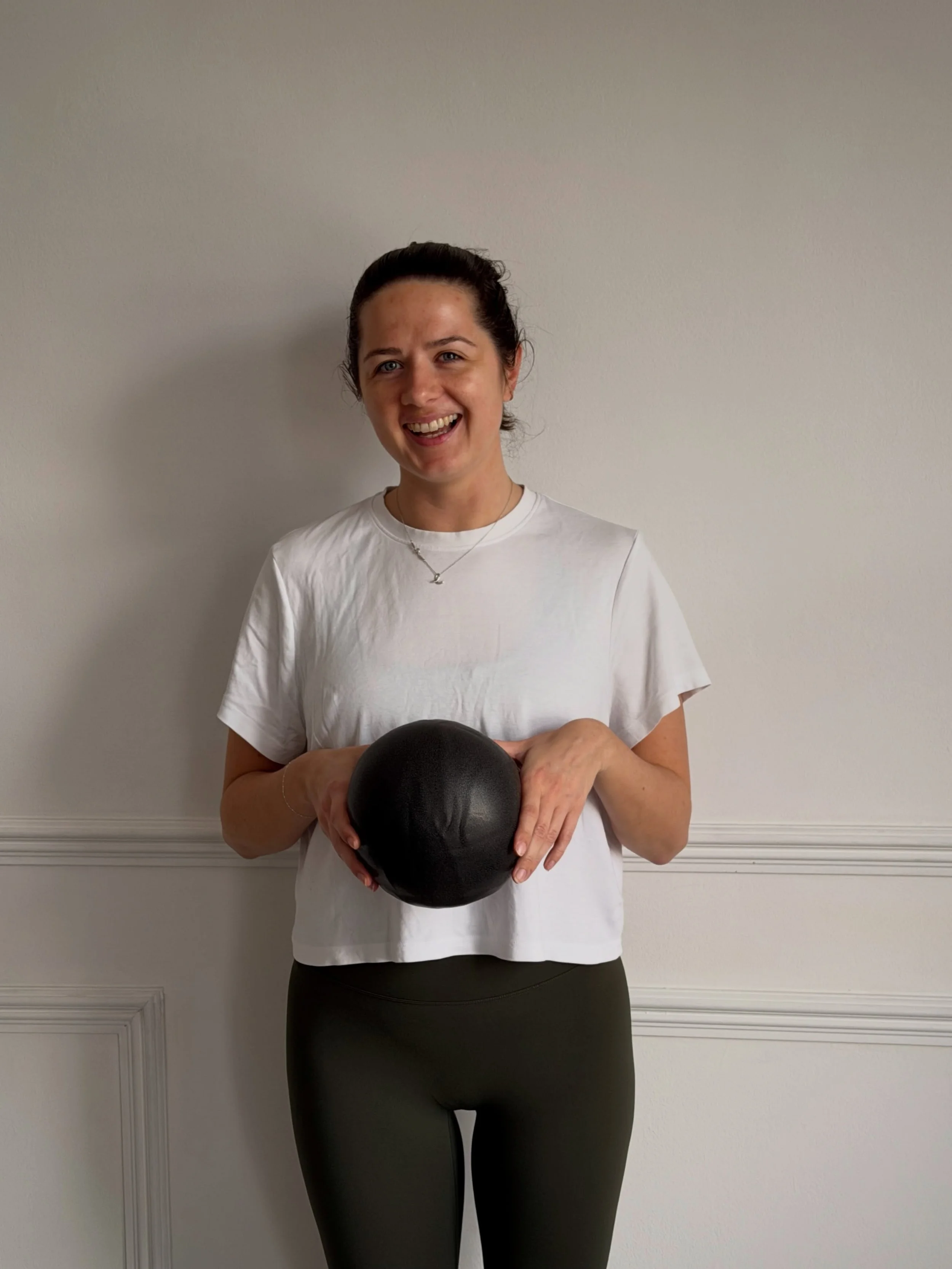 Meet Ella! @bamfordella works in private banking/finance and has been coming to Breathe for over a year to rebuild strength after dislocating her shoulder. It&rsquo;s been so amazing to watch her rebuild her shoulder strength and confidence on the ma