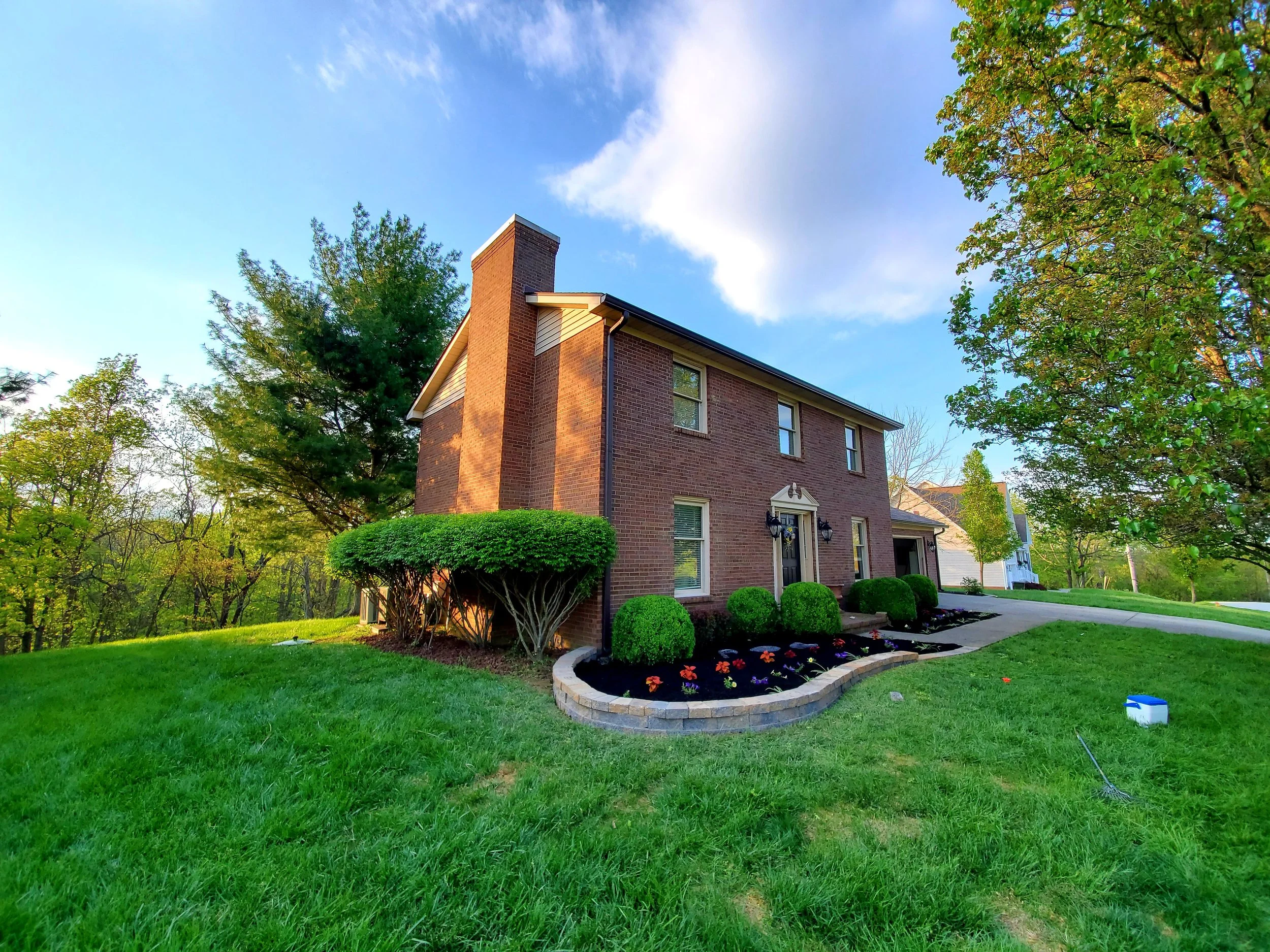 At Akers Lawn Care and Landscaping, our team of landscaping experts will serve you with high-quality service in Georgetown, Kentucky.
