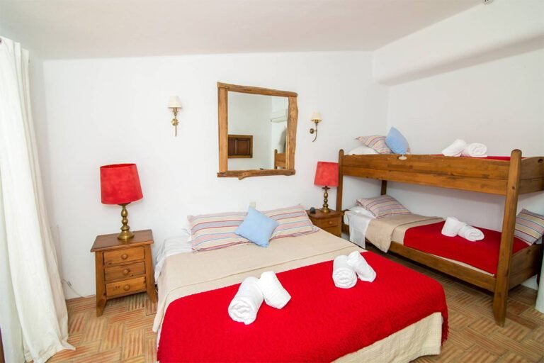 Room 2 - 1.jpg