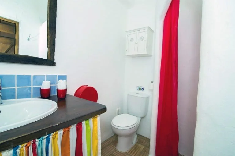 Room 3 - 2.jpg