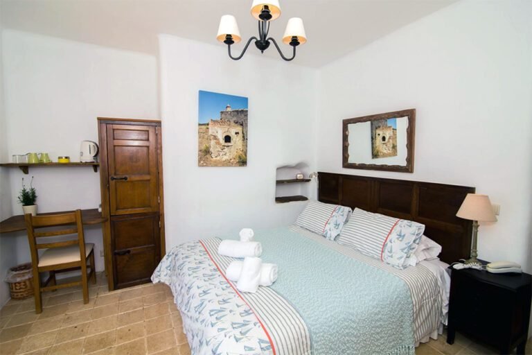 Room 6 - 2.jpg